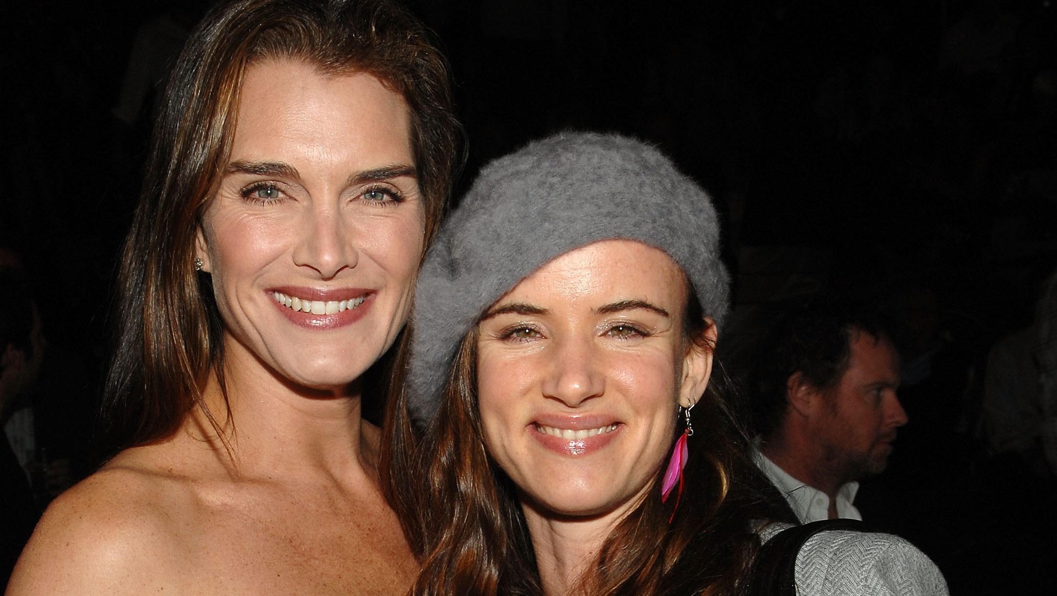 Brooke Shields és Juliette Lewis is modellt álltak Kim Kardashian új melltartó-kollekciójához