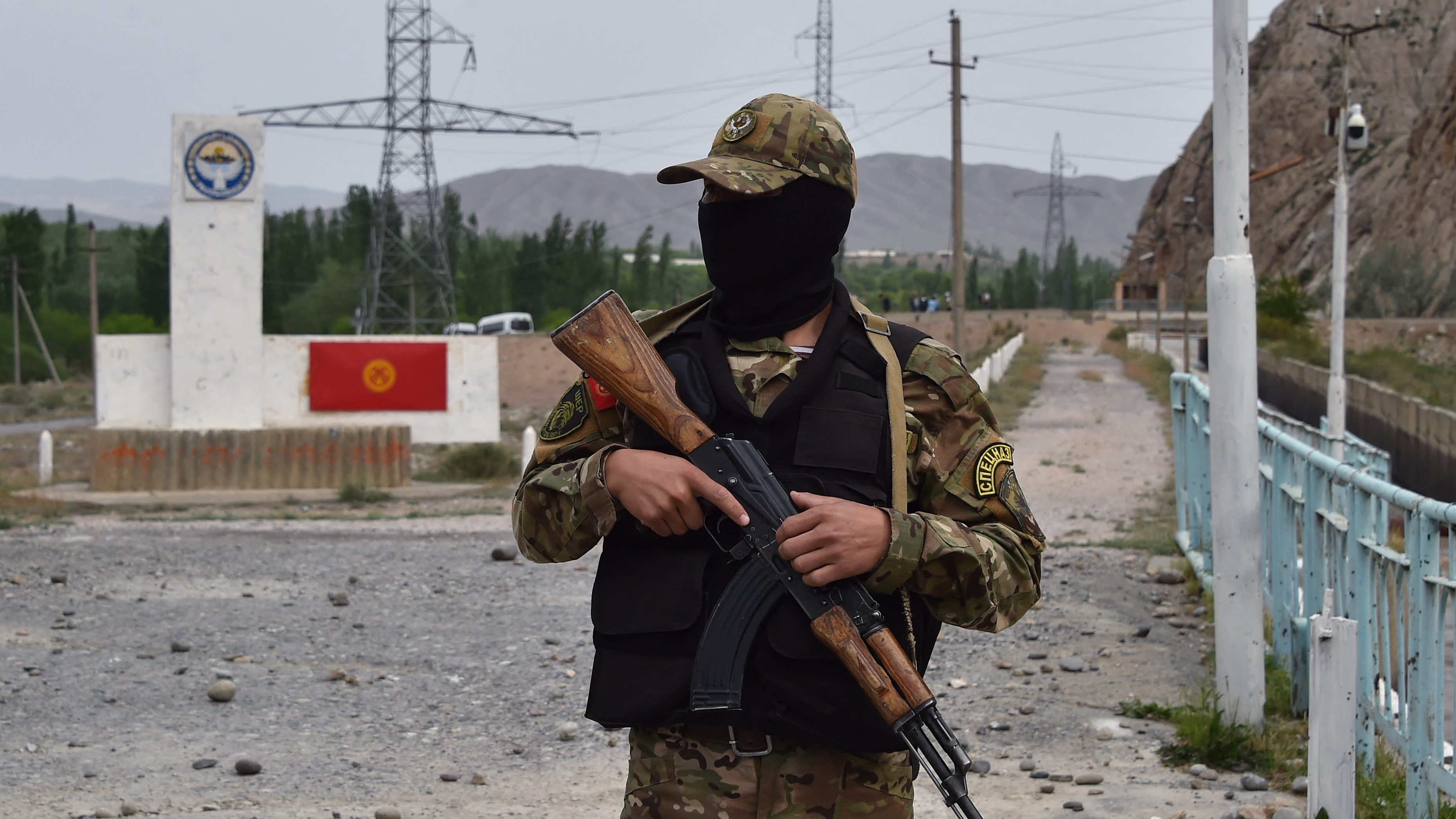 Már 81 halottja van a tádzsik-kirgiz határ menti harcoknak