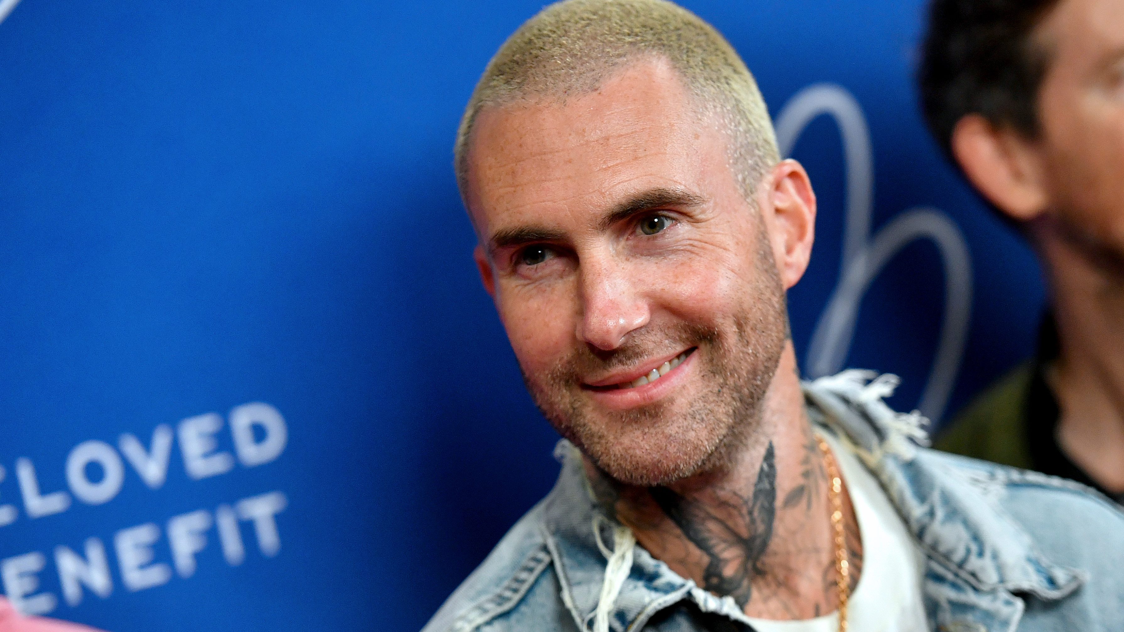 Egy modell azt állítja, viszonya volt a házas Adam Levine-nel