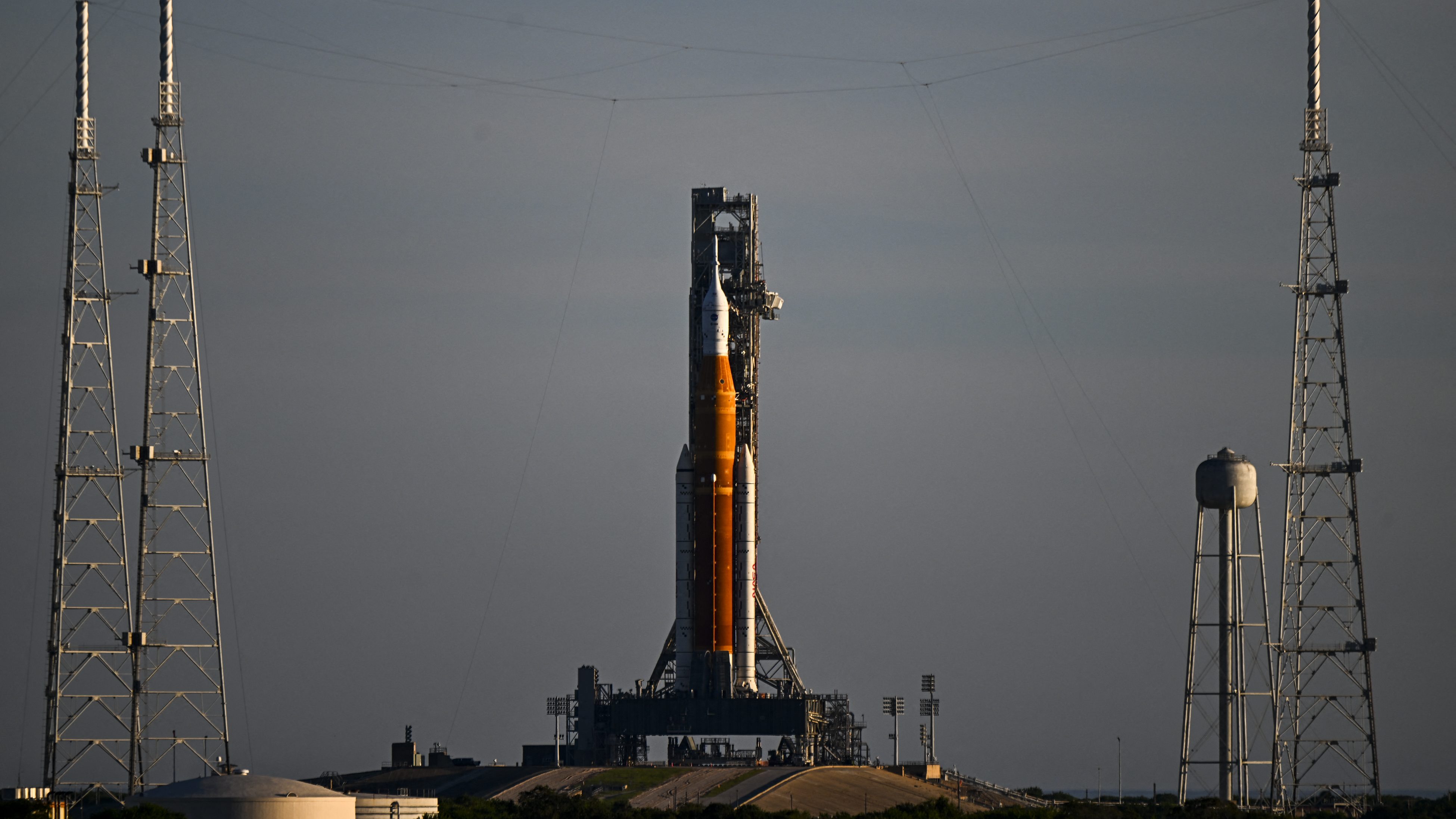 Vontatóra teszik a NASA 2600 tonnás rakétáját