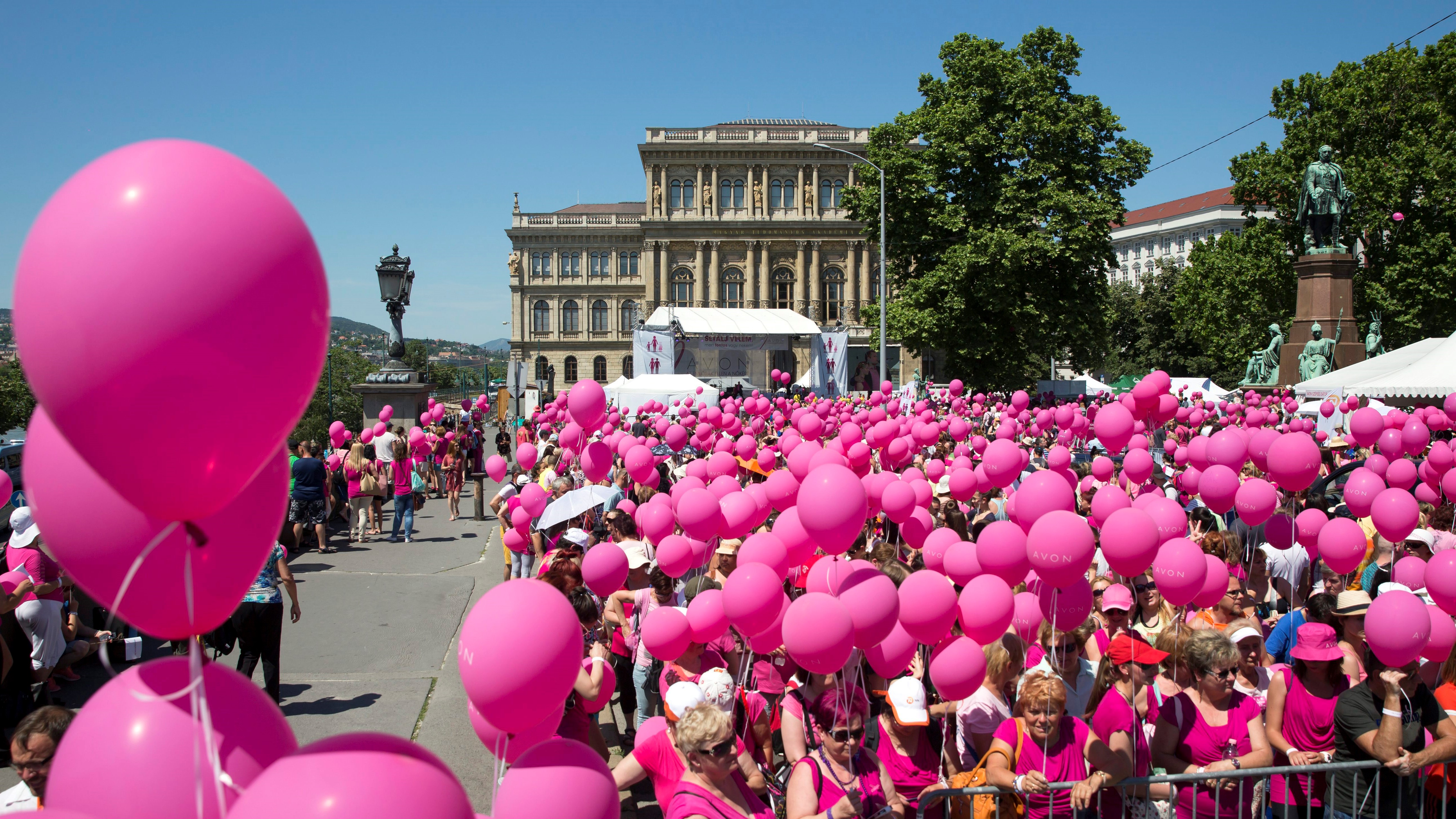 A mellrák hónapja miatt kap rózsaszín díszkivilágítást a hétvégén a Szabadság-szobor és a Halászbástya