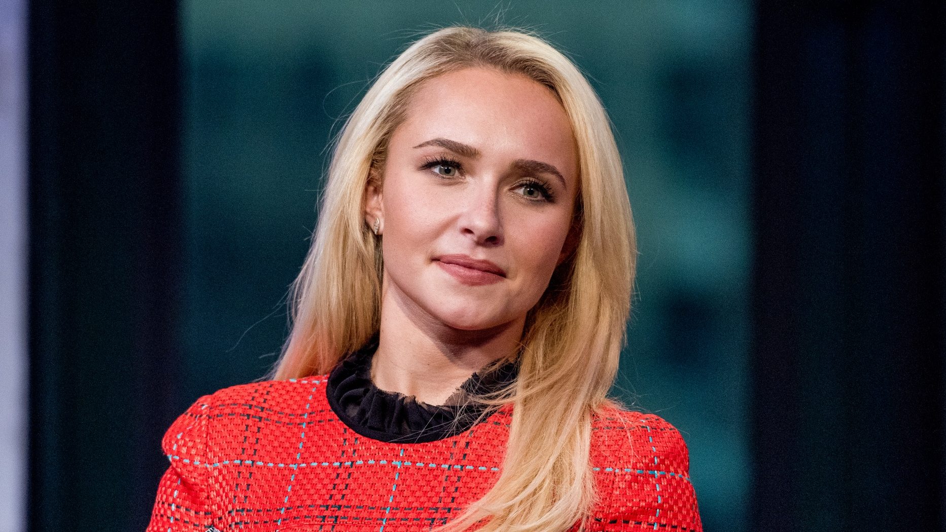 Hayden Panettiere felidézte, hogy 16 évesen „boldog pirulákkal” tömték vörös szőnyeges premierjei előtt