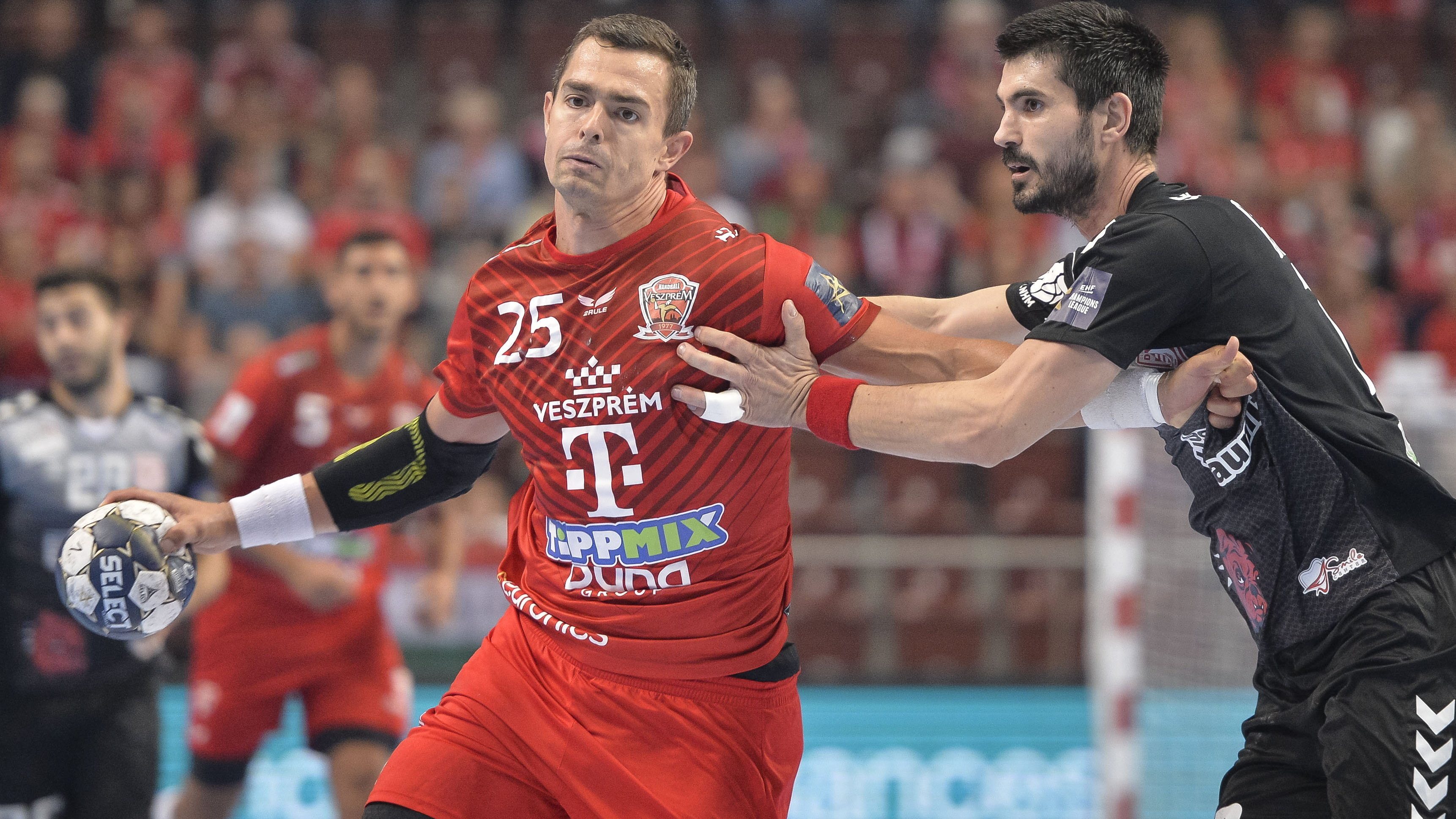 Egy percre megállt a Veszprém BL-meccse, hogy Marian Cozmára emlékezzenek a csapatok