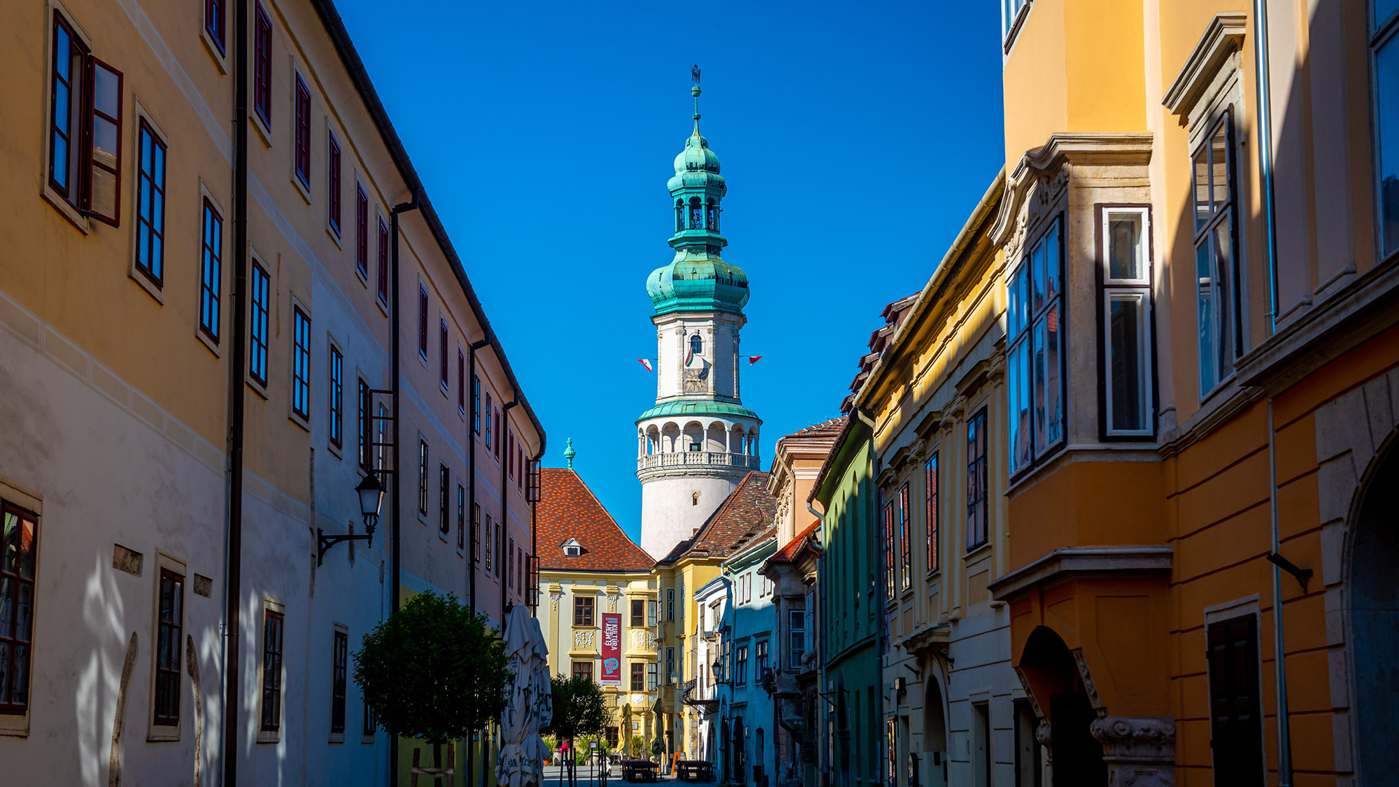 Sopron is takarékoskodik, de a spórolást az uniós szankciókra és Gyurcsányra keni