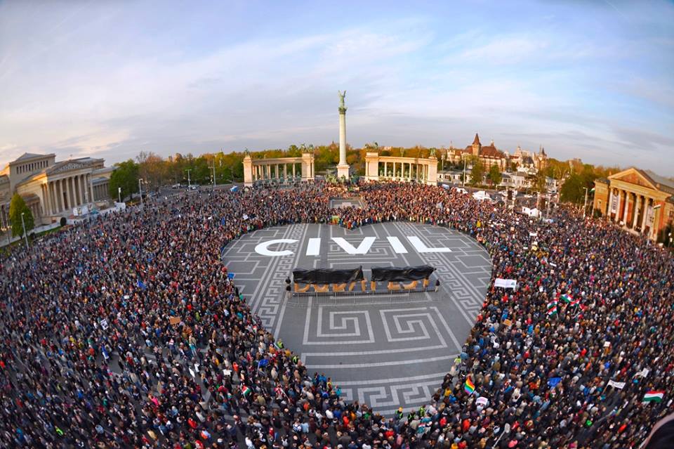 Milliárdokat ad a magyar civileknek a kormányt kikerülve az Európai Bizottság