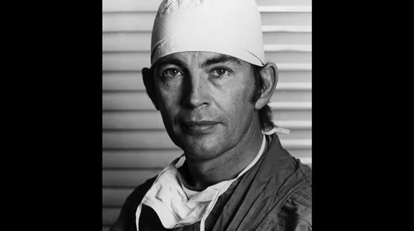 Emberek születtek újjá a nők bálványának keze alatt – 55 éve hajtotta végre a világ első szívátültetését dr. Christiaan Barnard