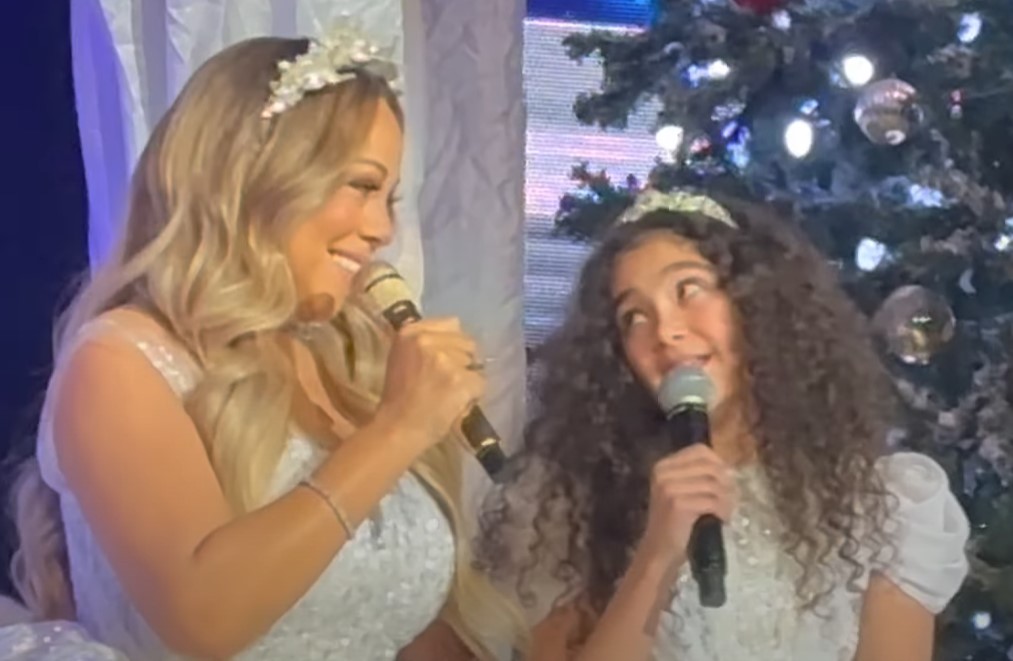 Megható videón, ahogy Mariah Carey együtt énekel a 11 éves lányával egy karácsonyi műsorban