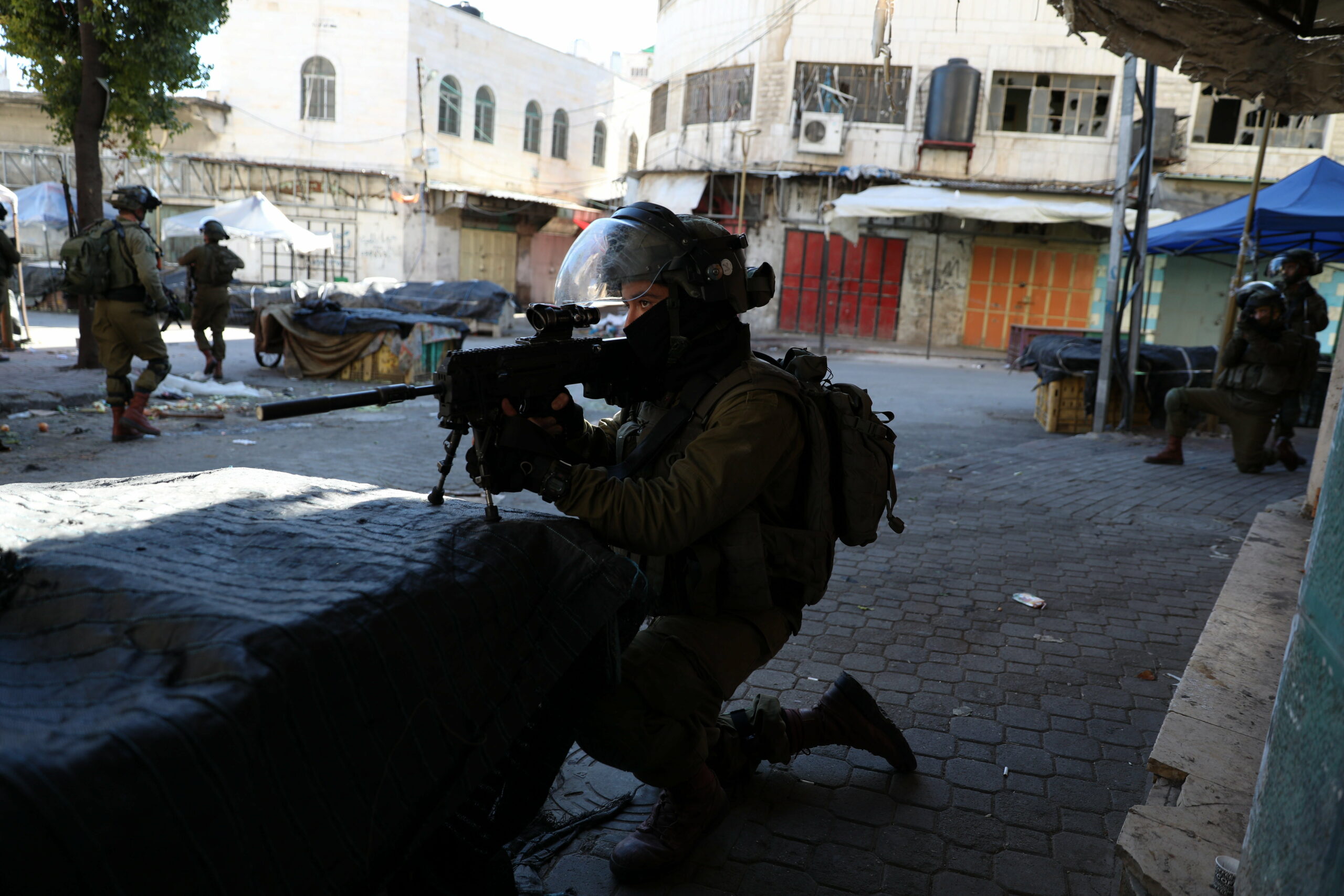 Agyonlőttek egy 16 éves palesztin lányt az izraeli katonák Ciszjordániában