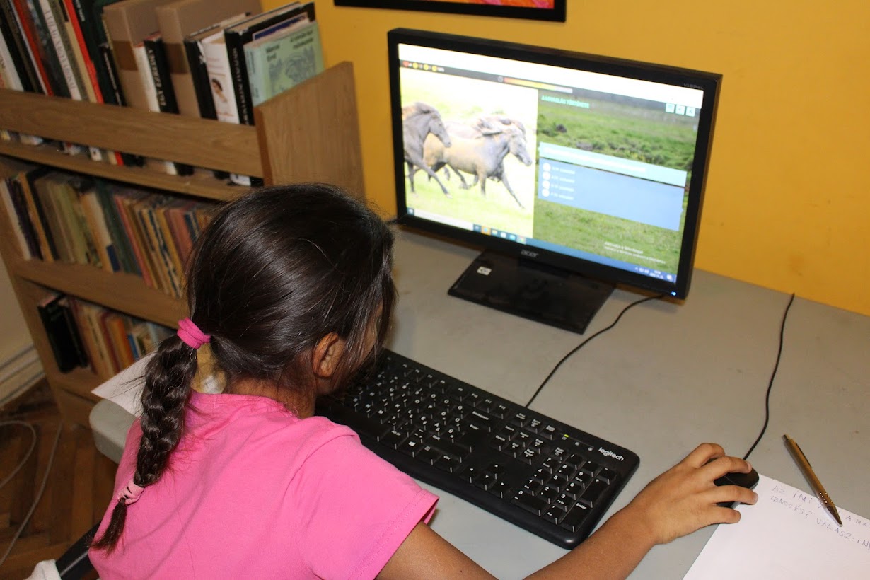 Játékosított digitális platform segíti a tanulásban hátránnyal induló gyerekeket a pécsi Élmény Tár Tanodában