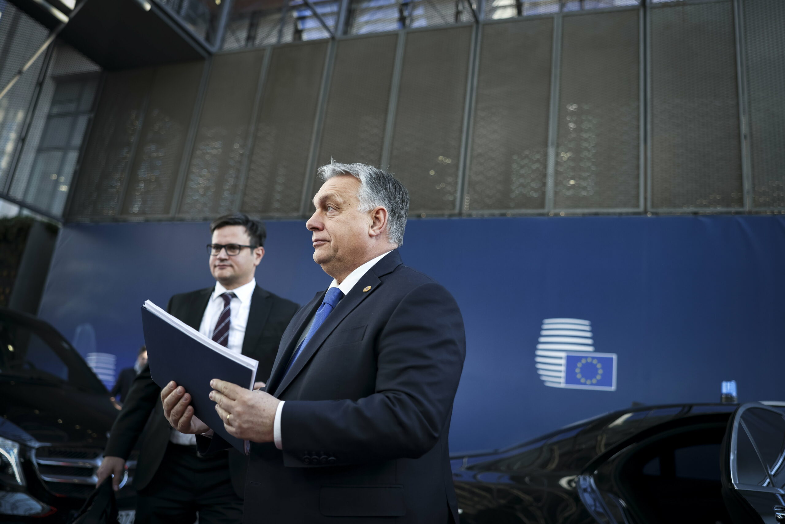 Orbán a honvédségi luxus repülőgépet is használta a katari meccsnézéshez Hadházy Ákos szerint