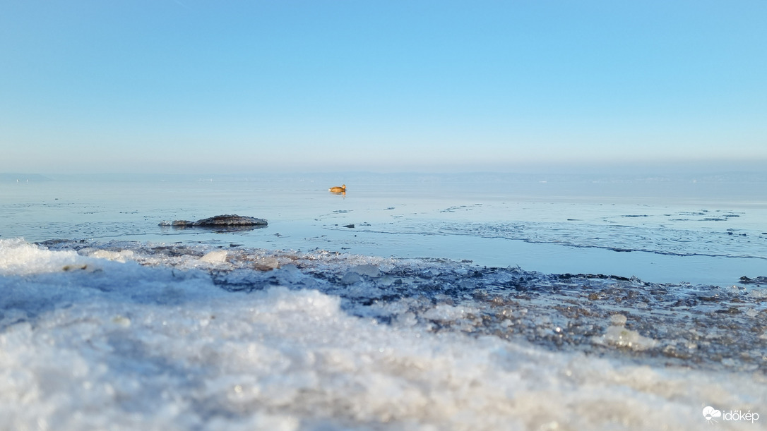 Látványos képek: beindult a jegesedés a Balatonon