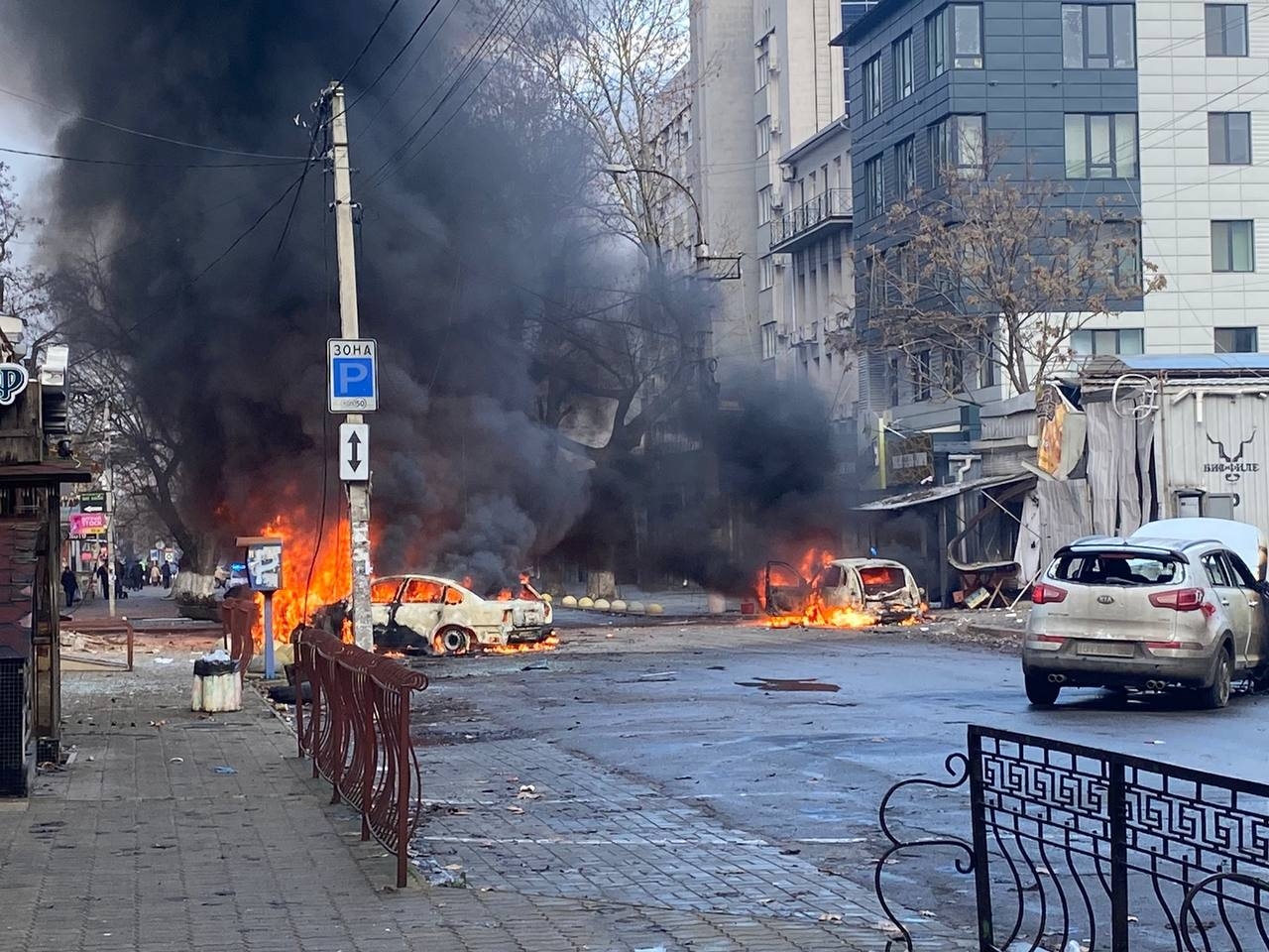 Karácsonyi terror: Zelenszkij megrázó fotókat tett közzé a szenteste elé időzített orosz támadás áldozatairól