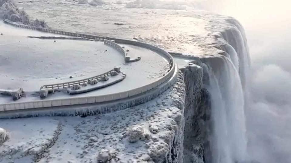 Elképesztő fotókon a befagyott Niagara, fantasztikus felvételek készültek a jeges csodáról