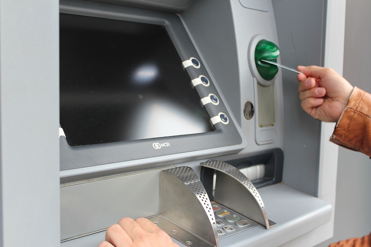 Nagy változás a bankautomatáknál, Matolcsyék kénytelenek voltak közbelépni