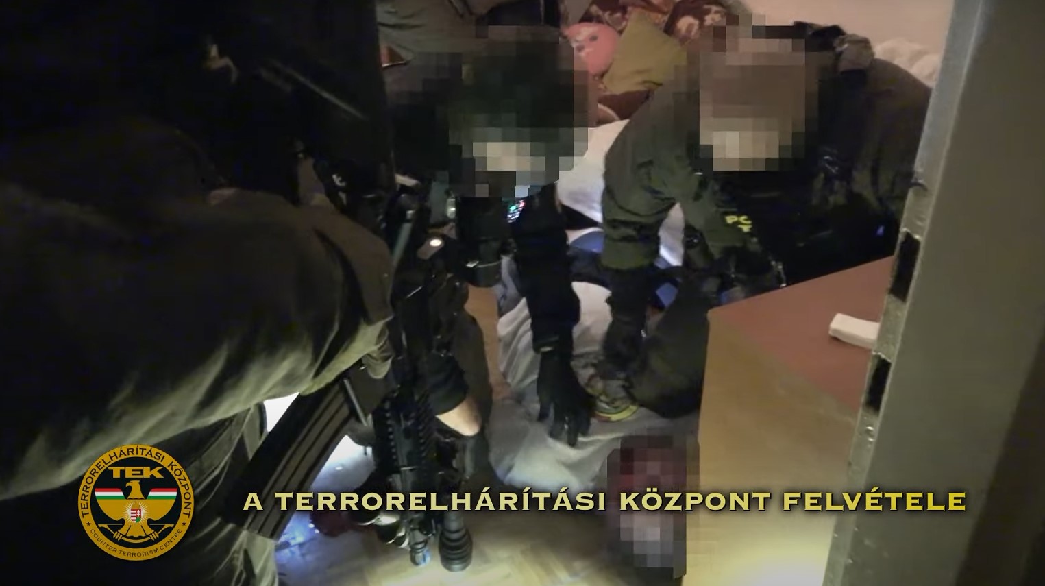 Kommandósok fogták el a budapesti férfit, aki megverte az élettársát, majd a gyerekükkel bezárkózott a lakásba