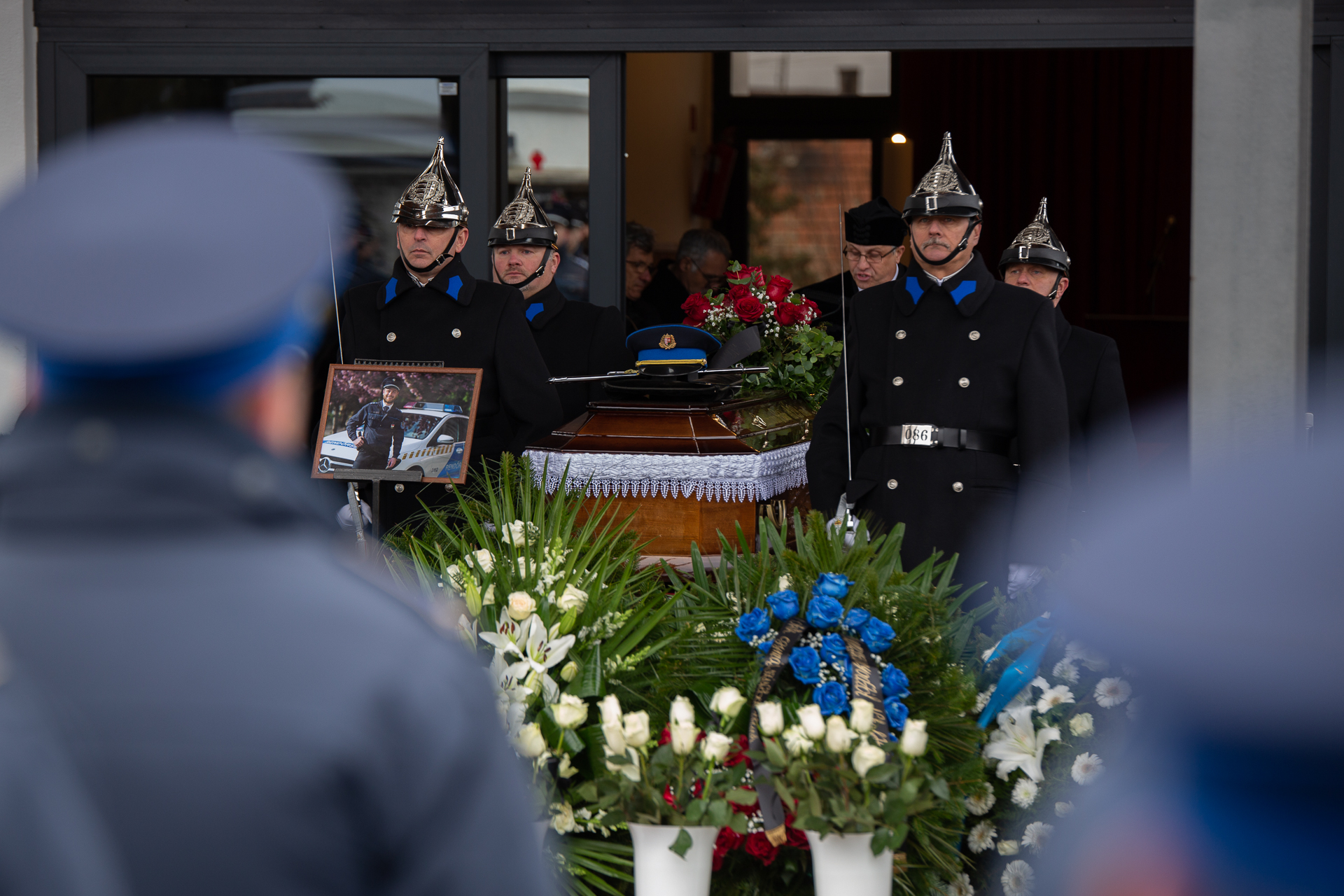 Utolsó útjára kísérték kollégái az Újbudán meggyilkolt rendőrt