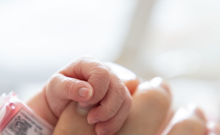 Újszülött kisfiút hagytak egy babamentő inkubátorban Hatvanban