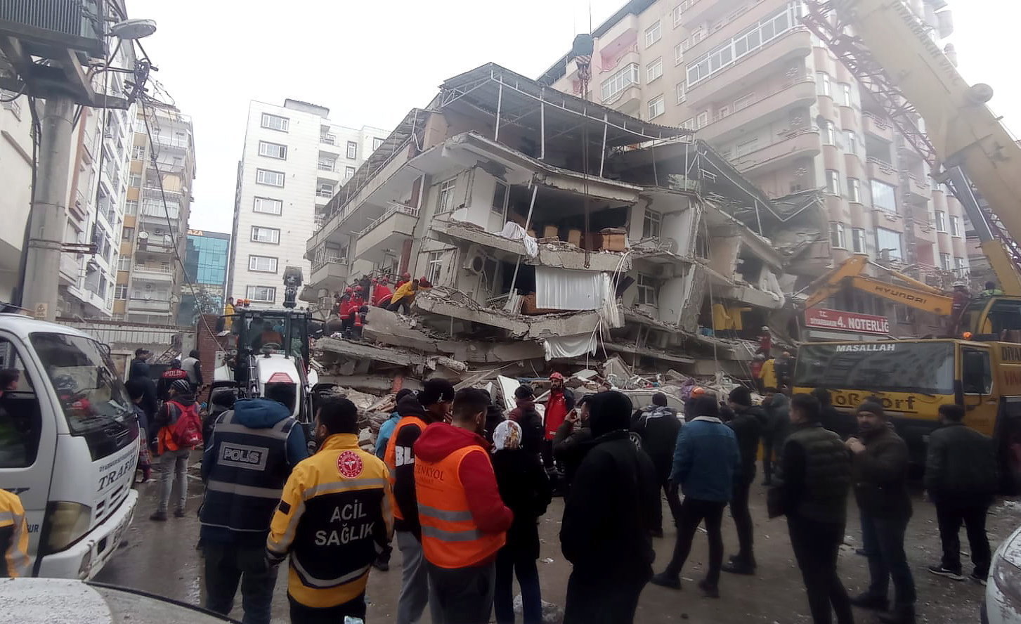 Elképesztő pusztítást végeztek a földrengések Szíriában és Törökországban