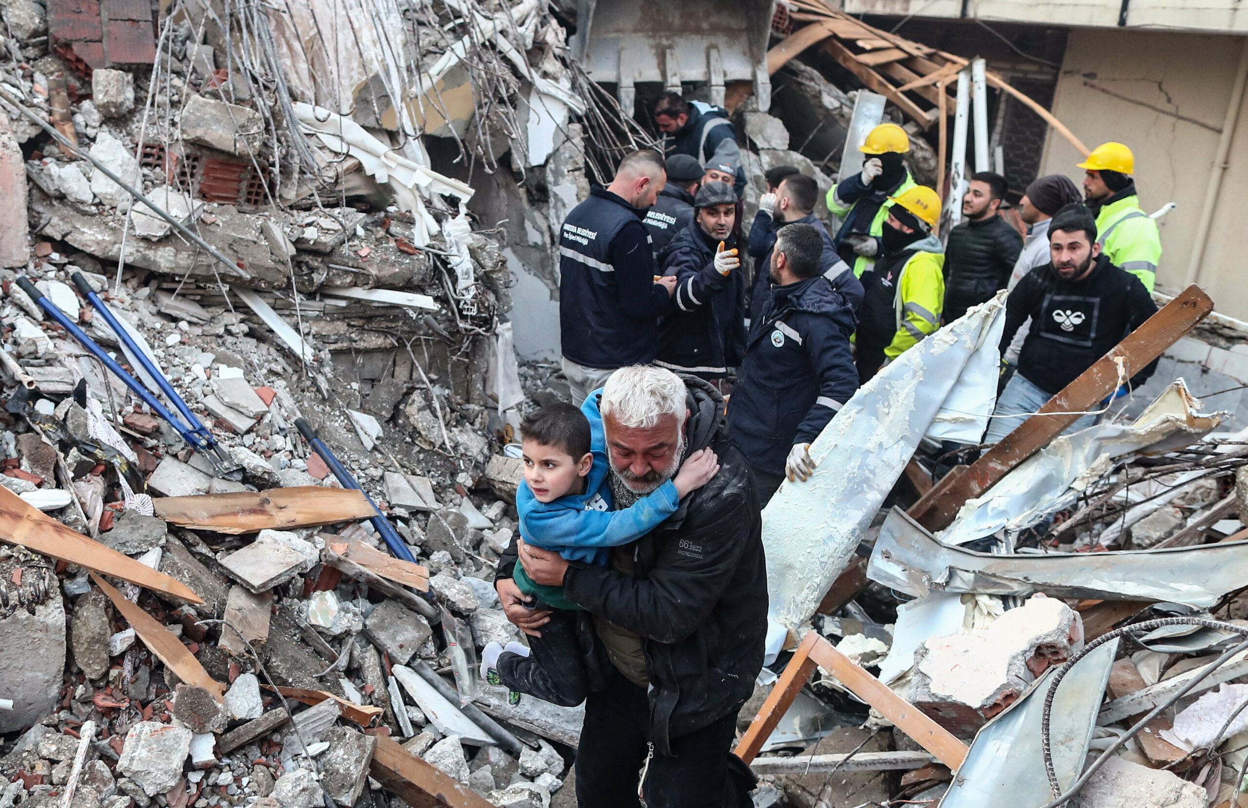 Akár 20 ezer halálos áldozata is lehet a pusztító földrengéseknek Törökországban és Szíriában