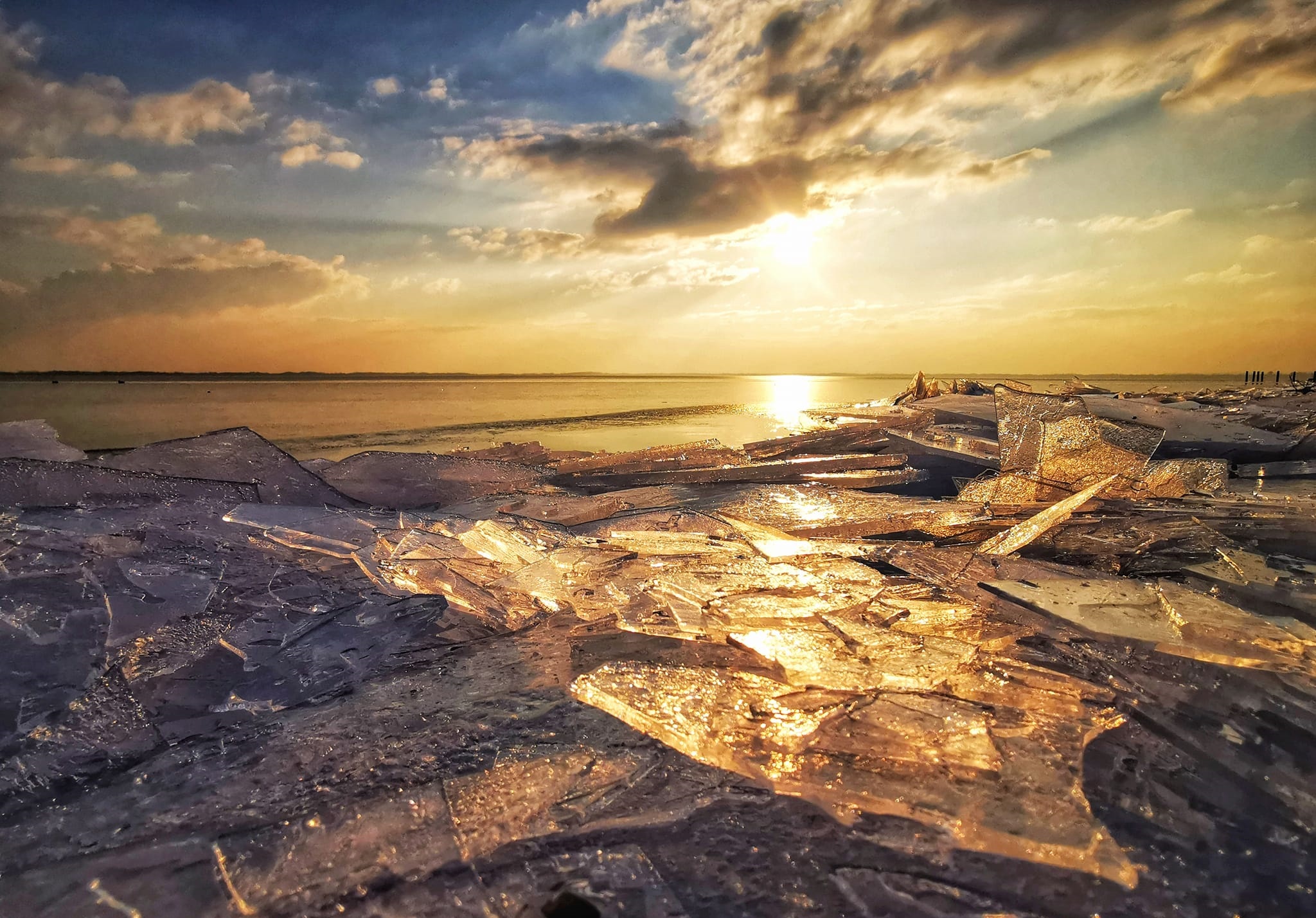 Életveszélyes a Balaton jegére lépni