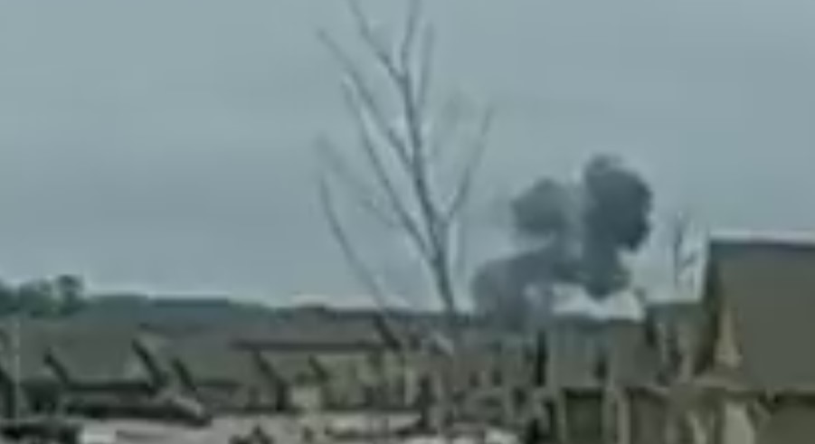Megrázó videón, ahogy egy autópályára zuhan egy katonai helikopter Alabamában