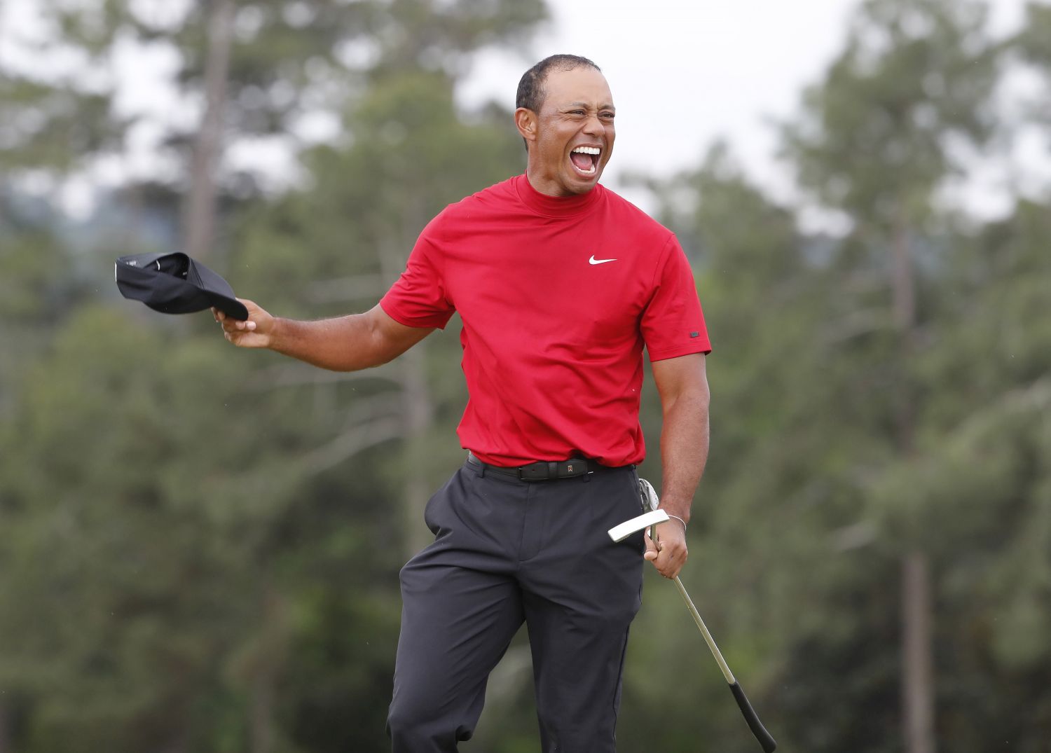 Újabb botrányt: tampont adott a barátja kezébe verseny közben Tiger Woods