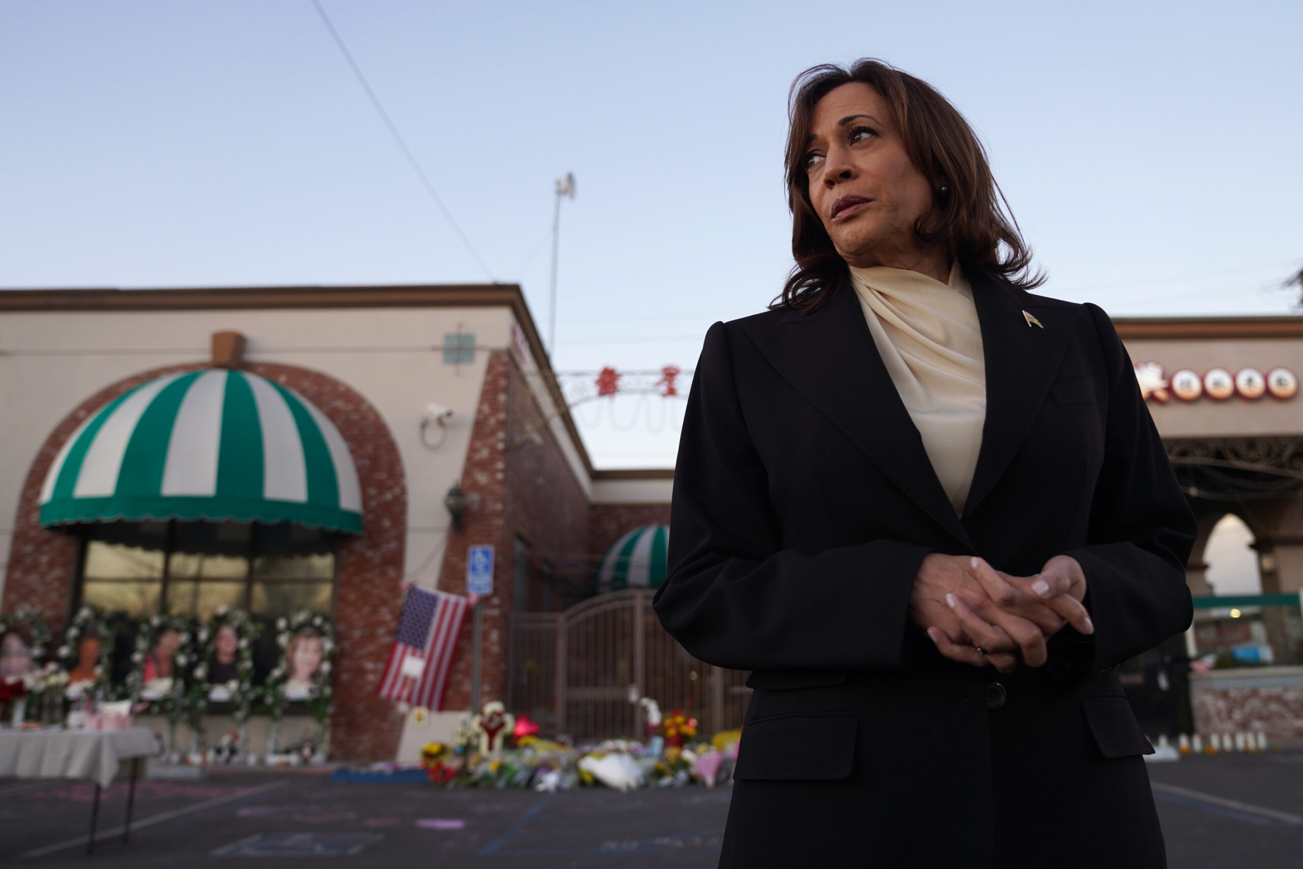 „Barbár és embertelen háborút folytat Oroszország, emberiesség elleni bűncselekményeket követnek el a fronton” – mondta Kamala Harris