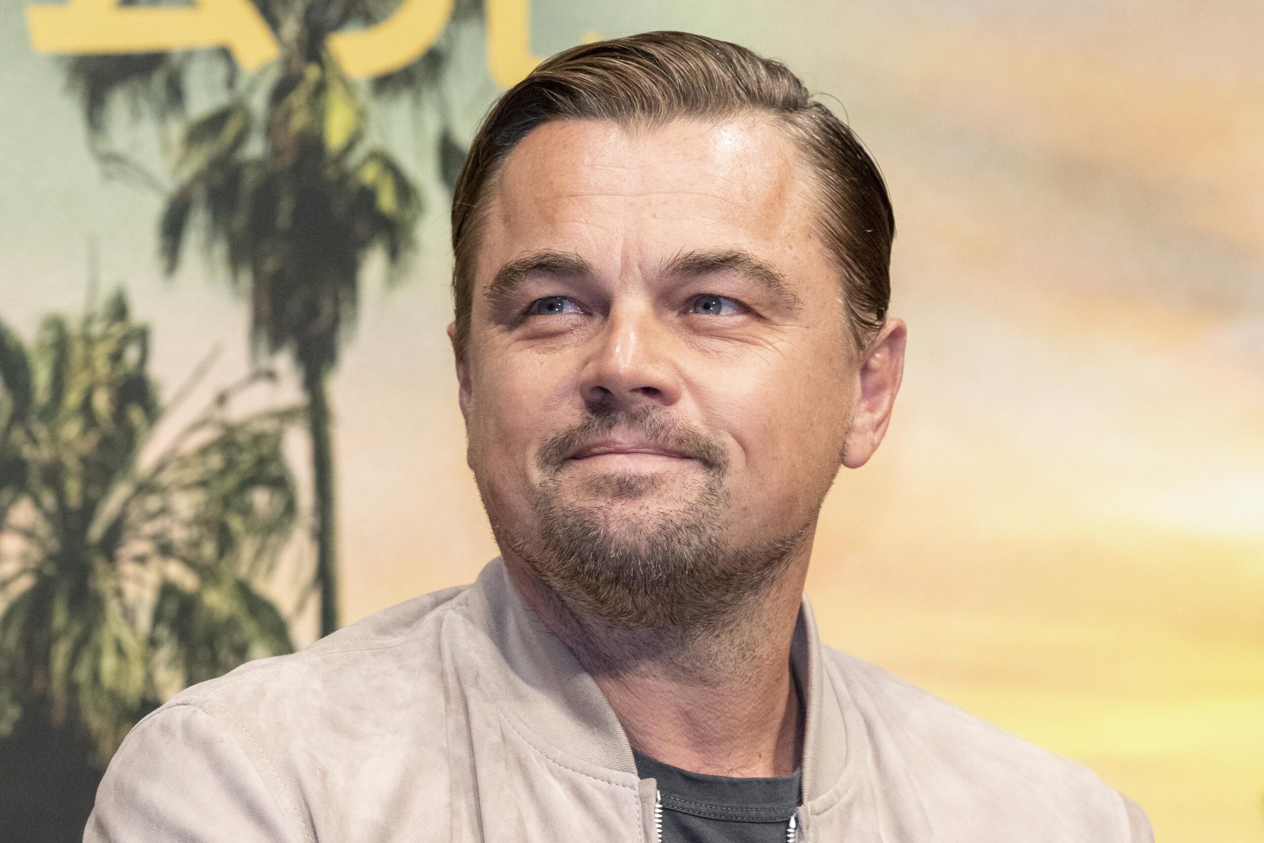 Lebukott Leonardo DiCaprio: egy 21 éves lánnyal bulizott, mikor állítólag komoly, érett kapcsolatot akar