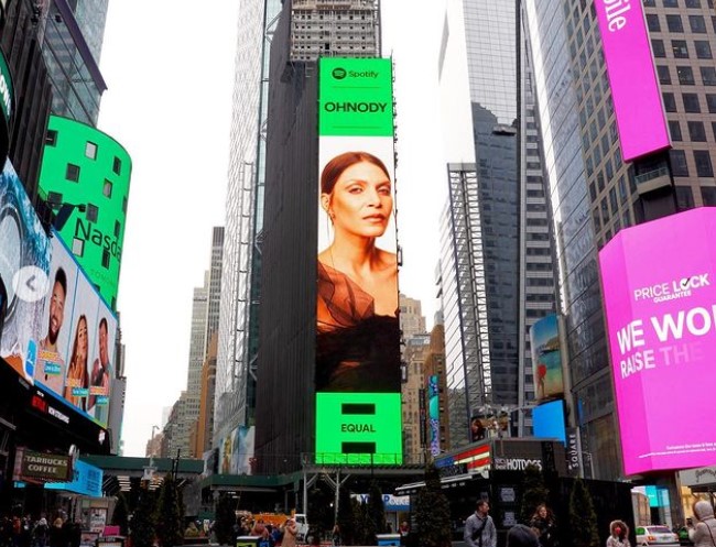 Magyar előadó óriásreklámja jelent meg a Times Square-en