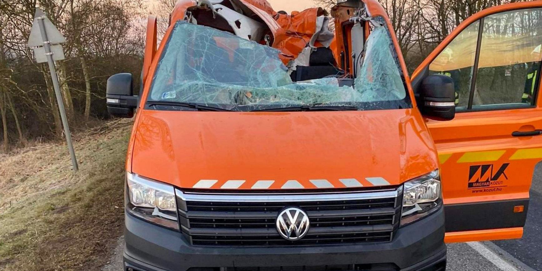 Meghalt a 35 éves, kétgyerekes közútkezelős, akinek a kocsijába szarvas csapódott