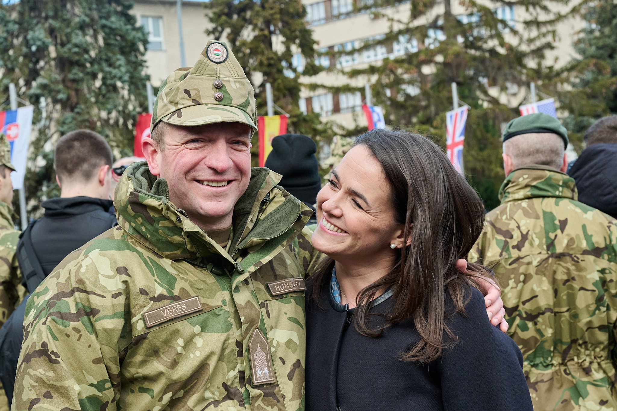Novák Katalin férje is katonai esküt tett – „Eljöhet a pillanat, amikor meg kell védeni a hazánkat, a jövőnket”