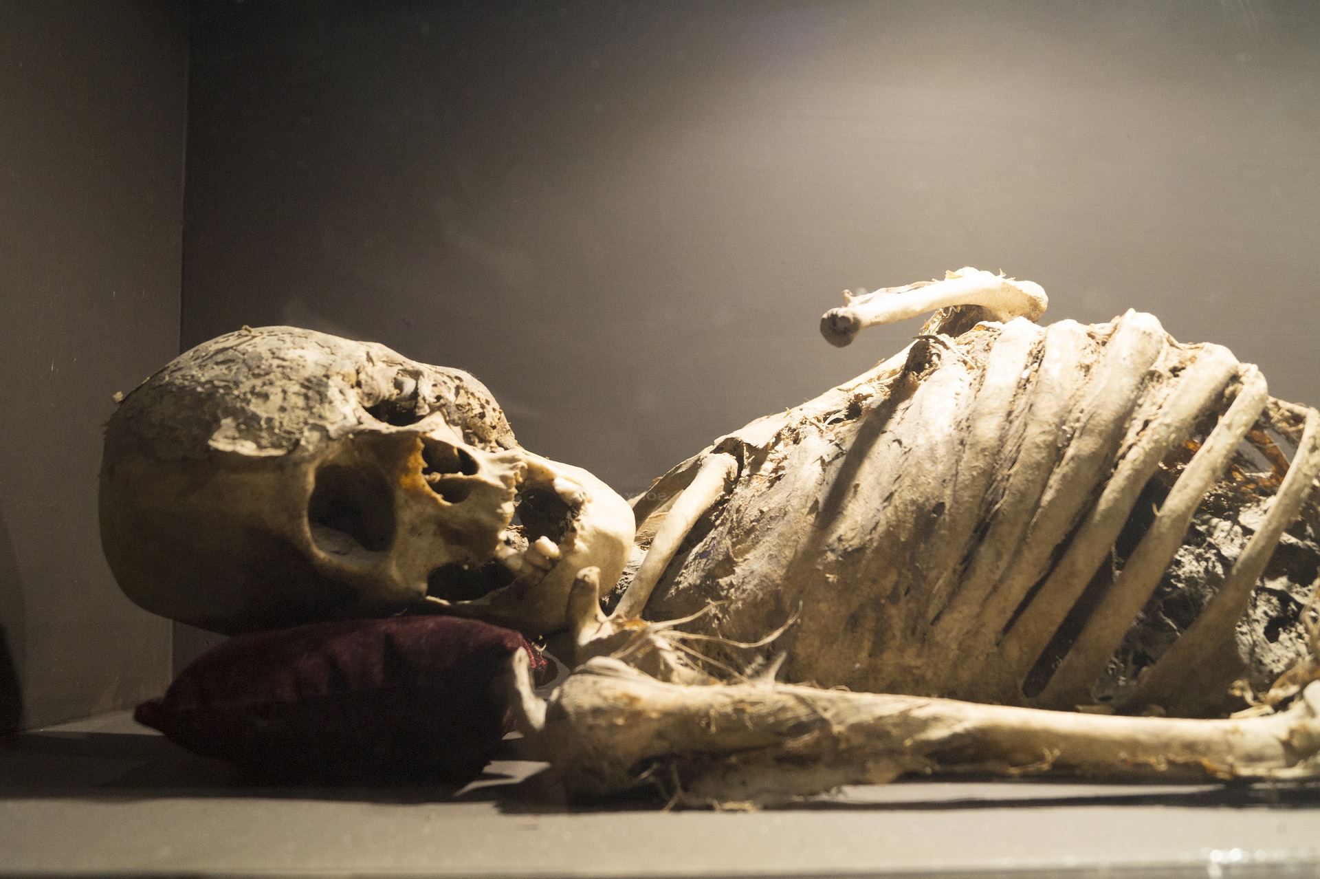 Többszáz éves múmiát tartott otthonában egy férfi – lelki barátnőjének tartotta, habár férfi holttest volt