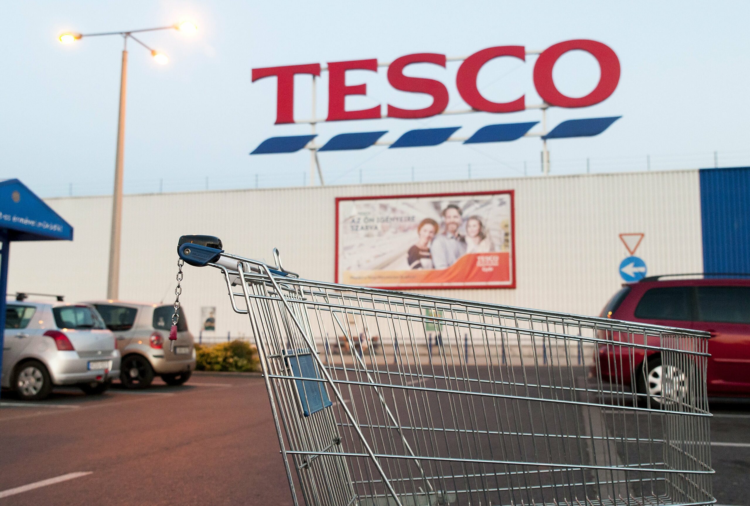 A Tesco több üzlet nyitvatartási idejét is megváltoztatta, érdemes indulás előtt leellenőrizni