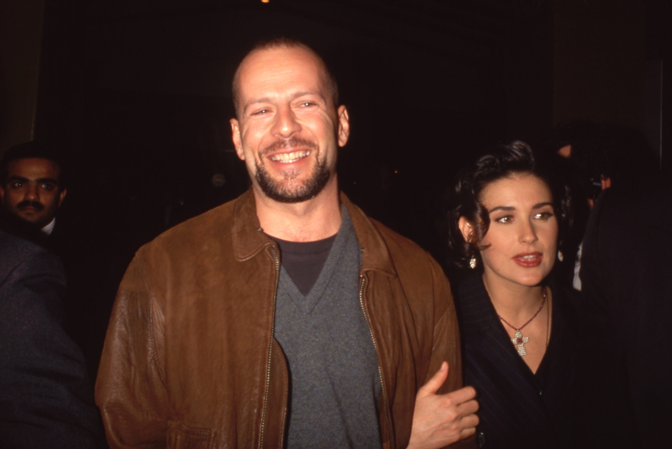 Bruce Willishez és feleségéhez költözik Demi Moore – elhatározta, hogy segít a demenciával küzdő színésznek