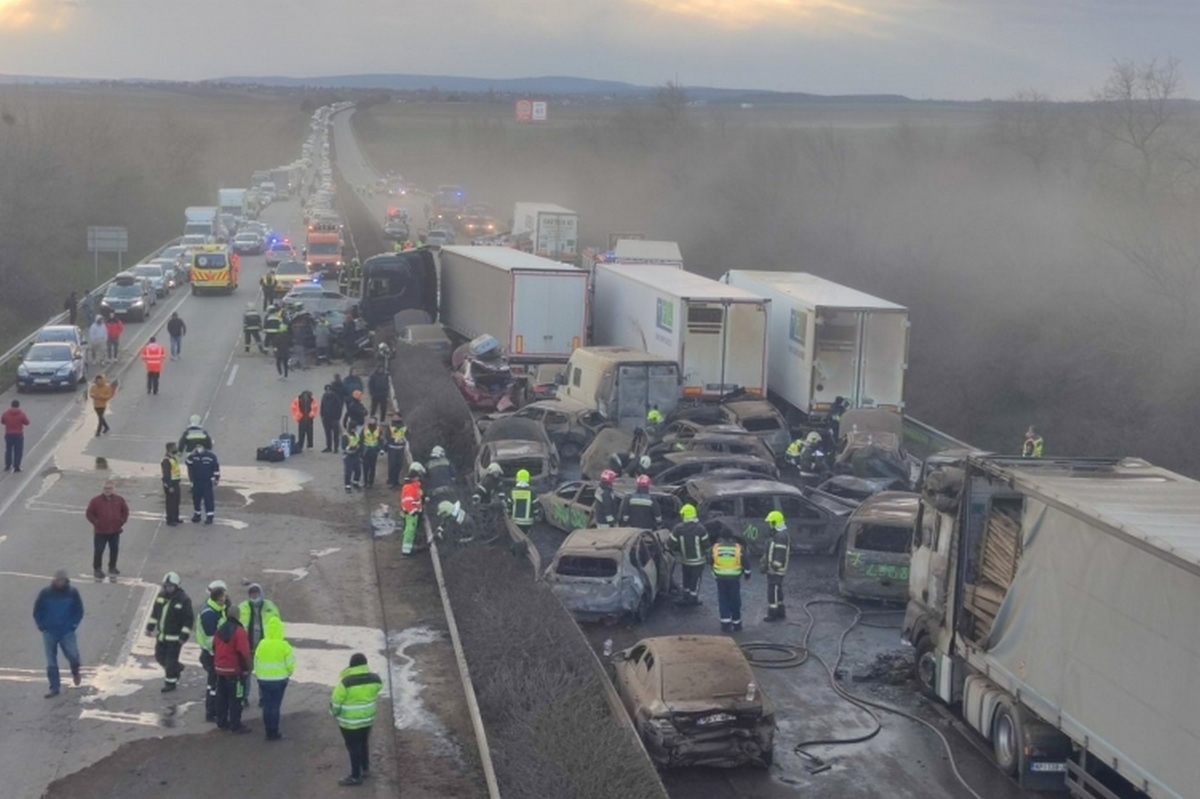 Egyetlen kép, ami megmagyarázza, hogy éghetett ki ilyen sok autó az M1-esen történt tömegbalesetben