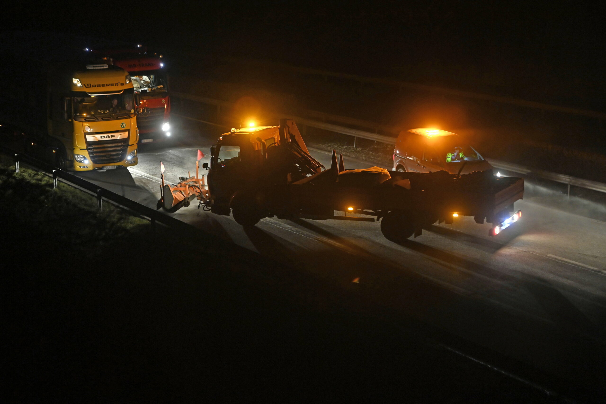 Újra haladhat a forgalom az M1-esen, ahol a durva tömegbaleset történt szombaton