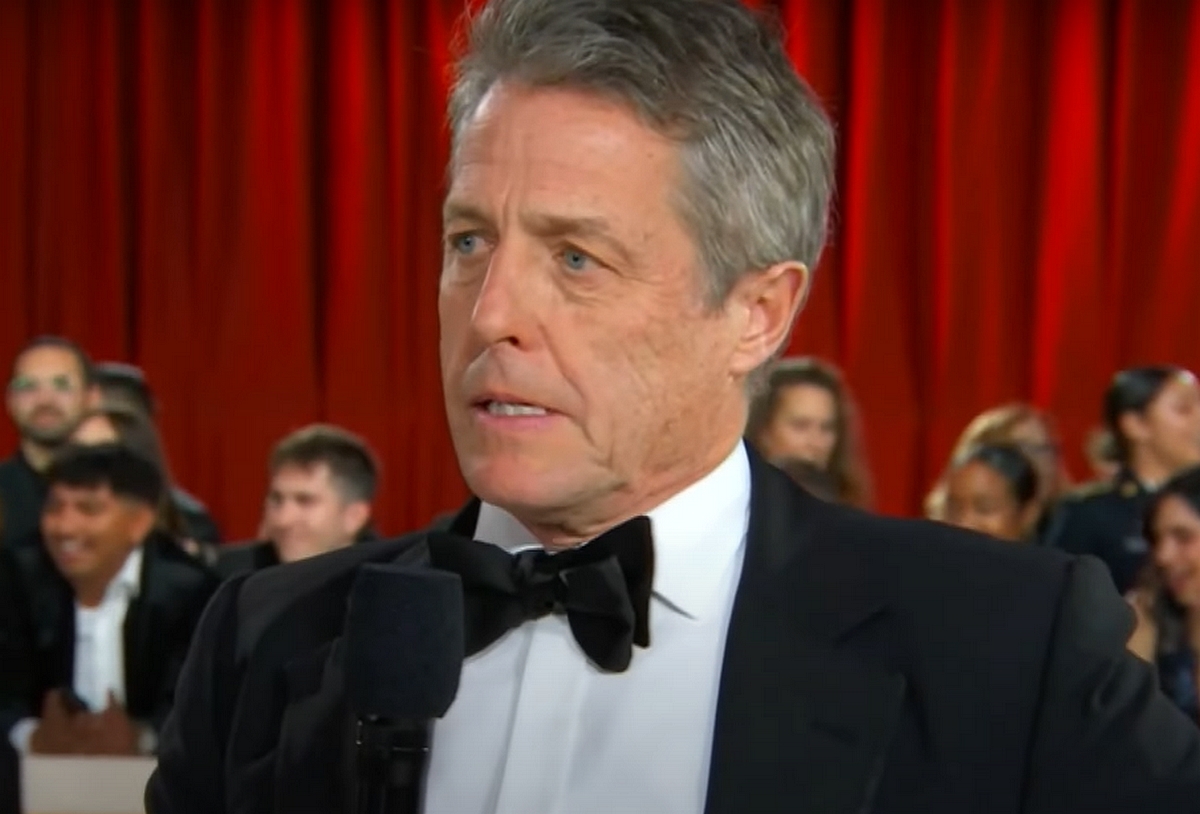 Kínos pillanat az Oscar-gálán: Hugh Grant borzalmasan unta az interjút, a netezők kiakadtak rá