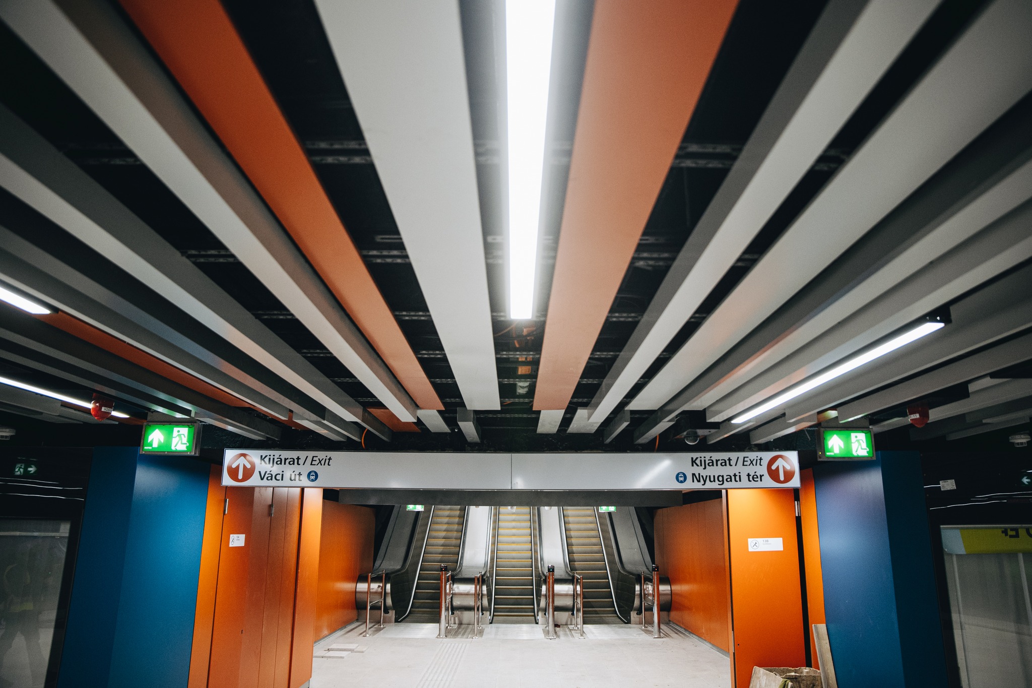 Karácsony Gergely megmutatta, hogy néz ki a felújított Nyugati téri metrómegálló, amit hamarosan átadnak