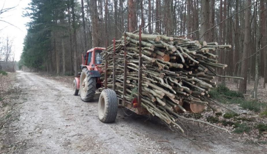 Leesett egy traktor pótkocsijáról és meghalt egy férfi Viszákon