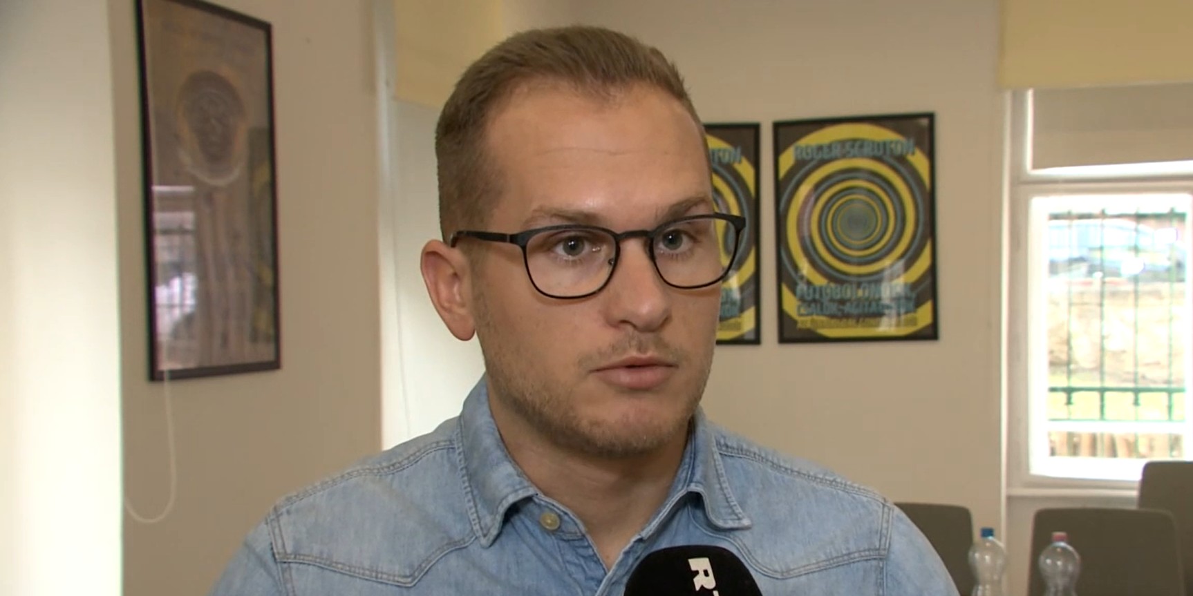 Csőbombával fenyegették a fideszes influenszert, Deák Dániel kihívta a rendőröket