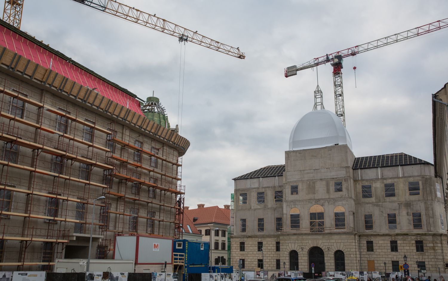 Építkezések a Várban: a dicső múlt visszaállítása, vagy sznob kormányzati presztízsberuházás?