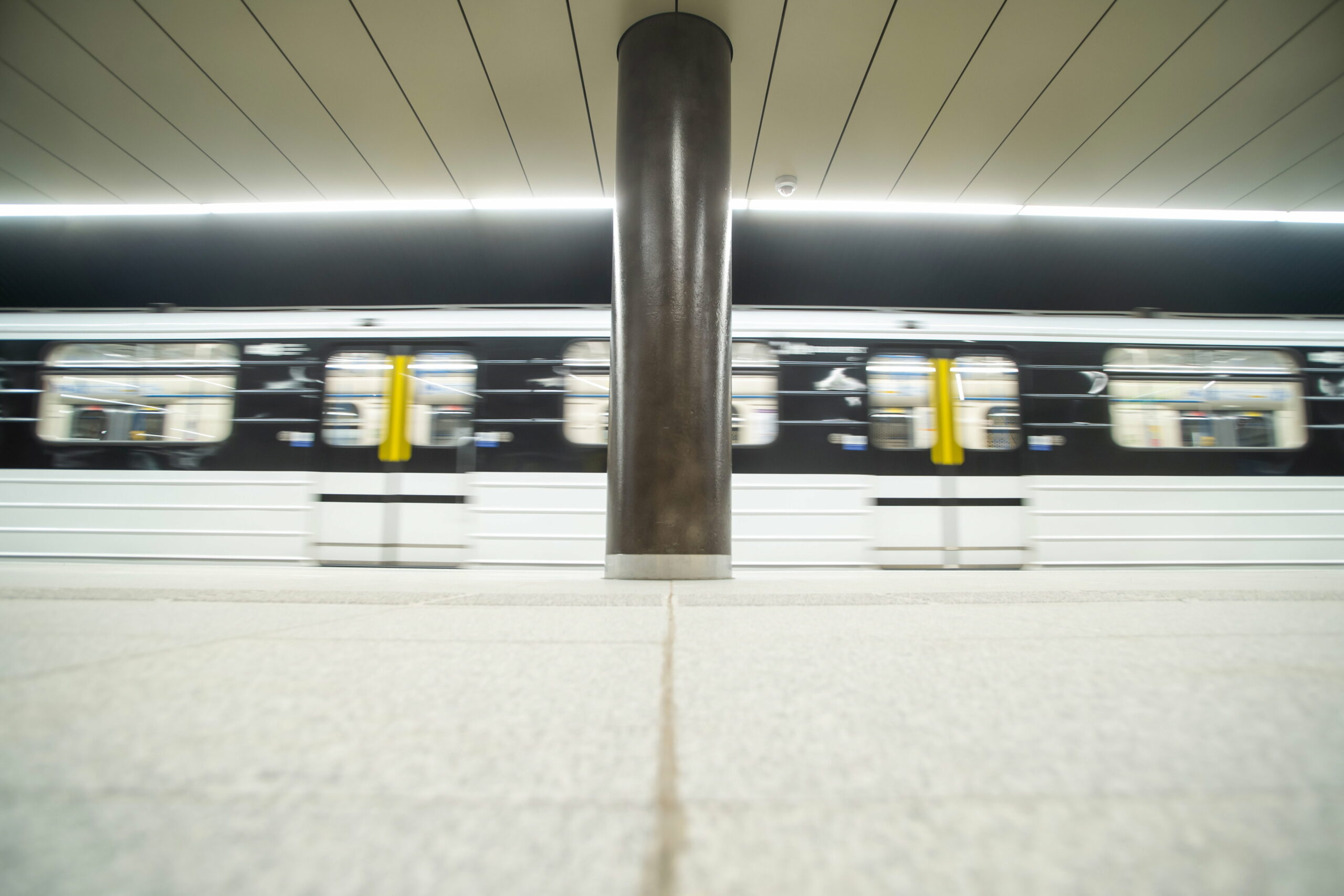 Végre! Hétfő délutántól újra a teljes vonalon jár a hármas metró