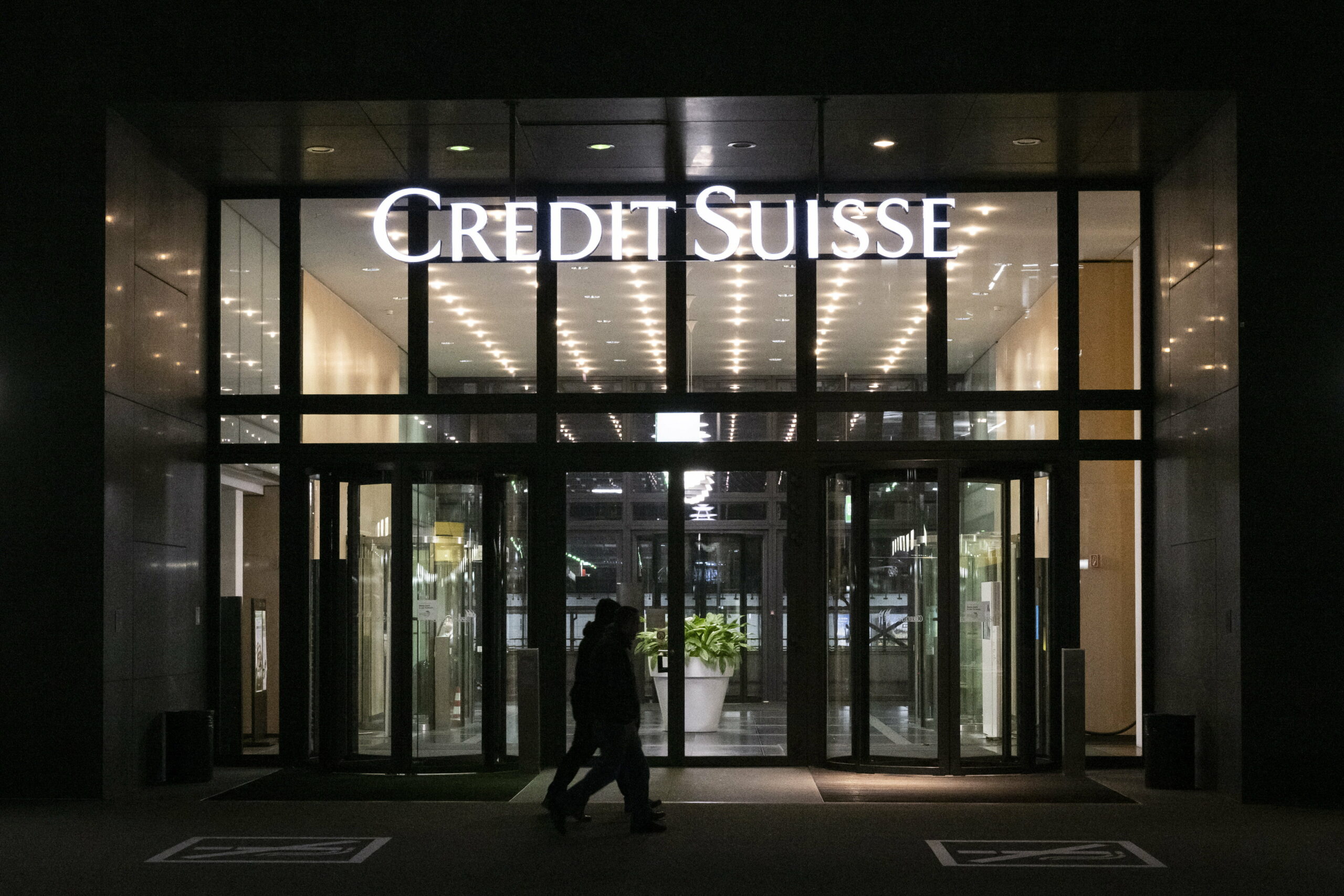 Tízezrek válhatnak munkanélkülivé a UBS és a Credit Suisse összeolvadása után