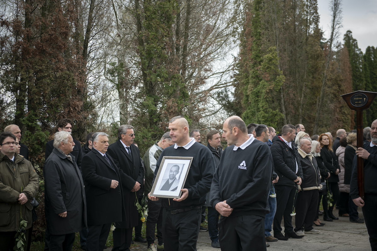 Orbán Viktor is részt vett Schmidt Csaba volt tatabányai polgármester temetésén