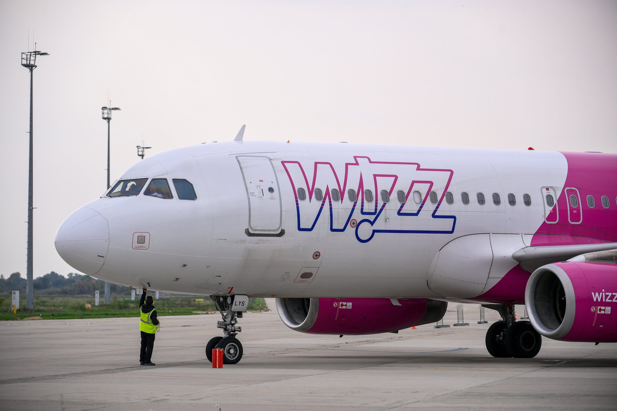 Kétszáz magyar rekedt Madeirán az erős szél miatt, a Wizz Air gépe képtelen volt landolni a szigeten