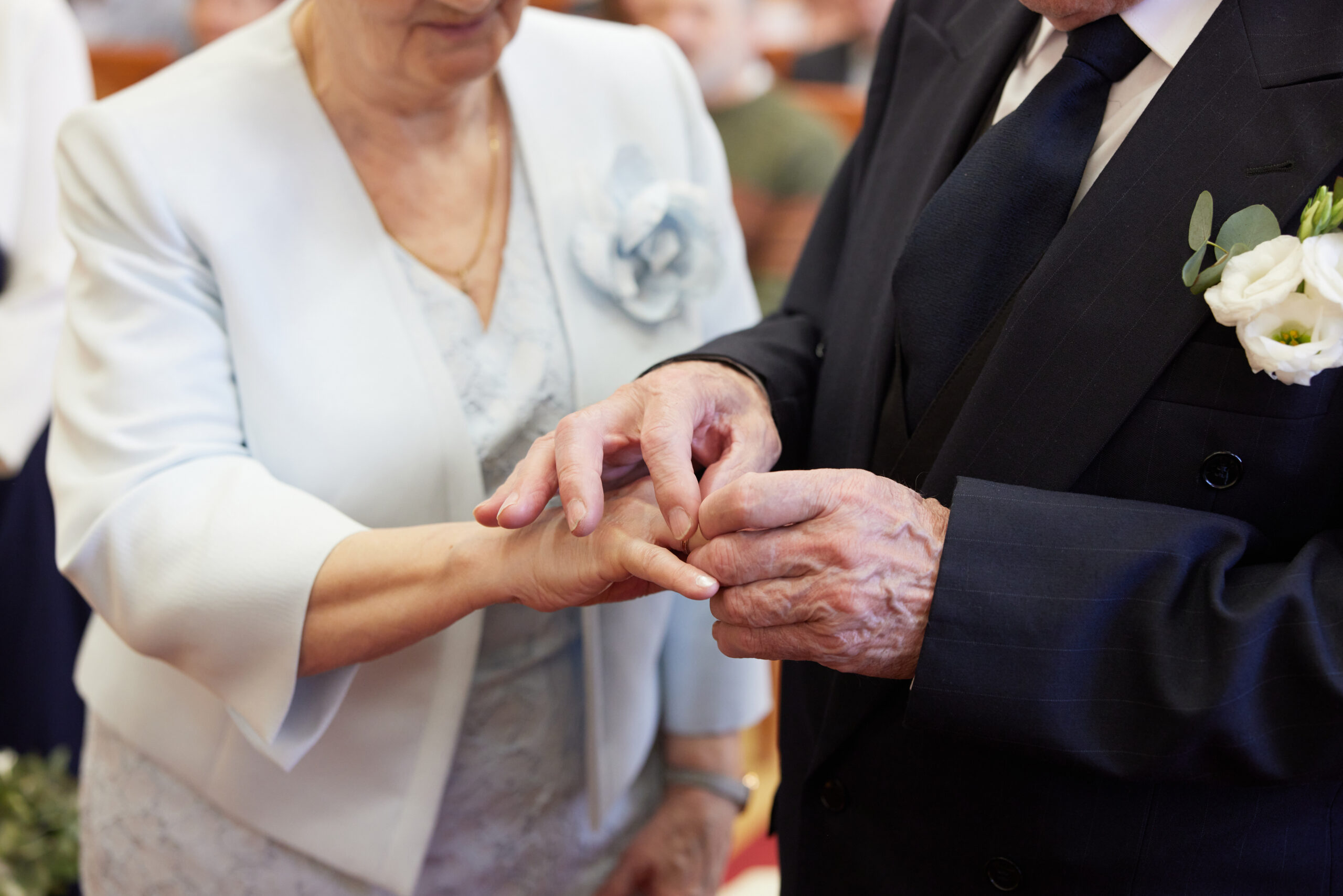 „Időskorban is feltöltődhet a szív, de bátorság kell hozzá” – Mária (80) és Sándor (86) esküvőjénél nem lesz ma szívmelengetőbb dolog a neten