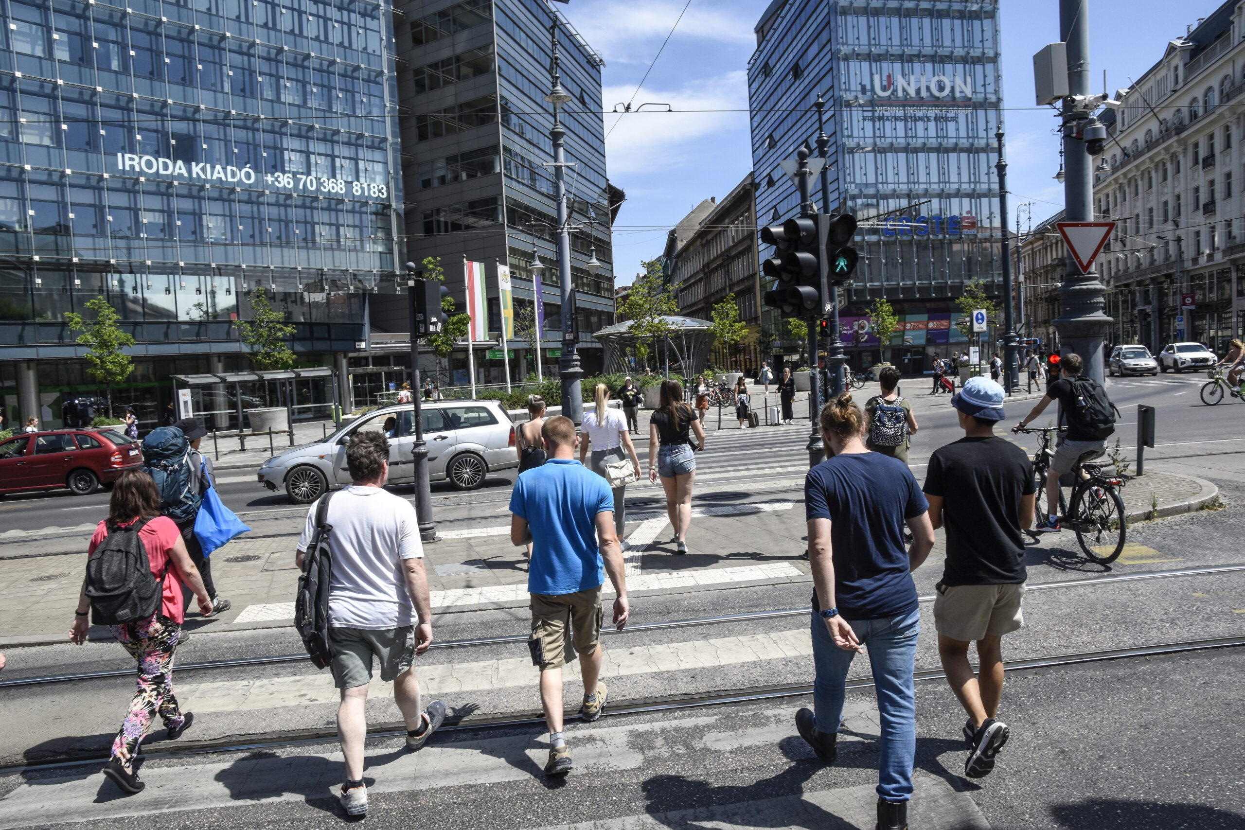 Teljesen meztelenül sétált egy férfi délután a Kálvin téren Budapesten