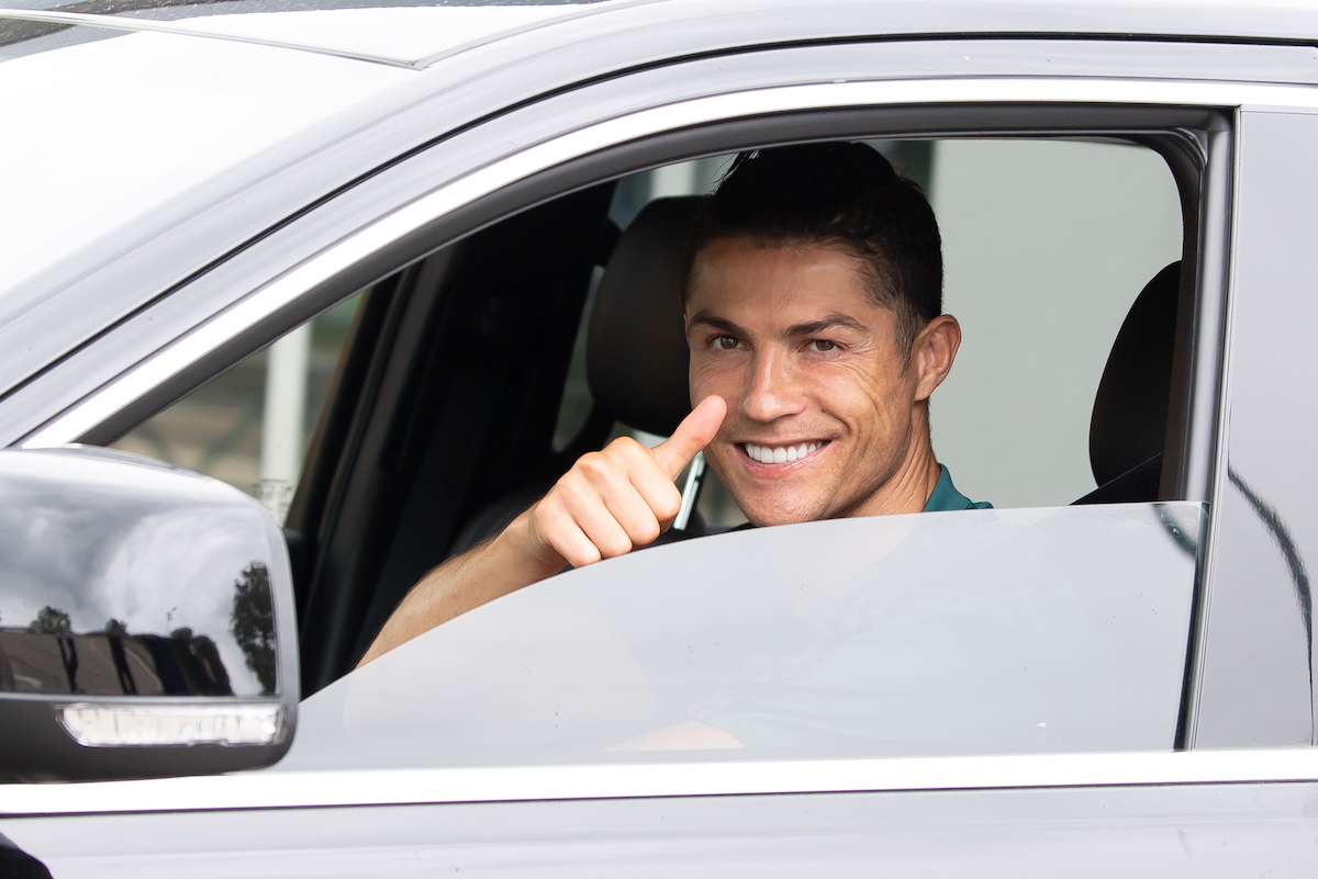 Cristiano Ronaldo féláron adta el a Porschéját egy énekesnő telefonszámáért cserébe a csapat masszőrének