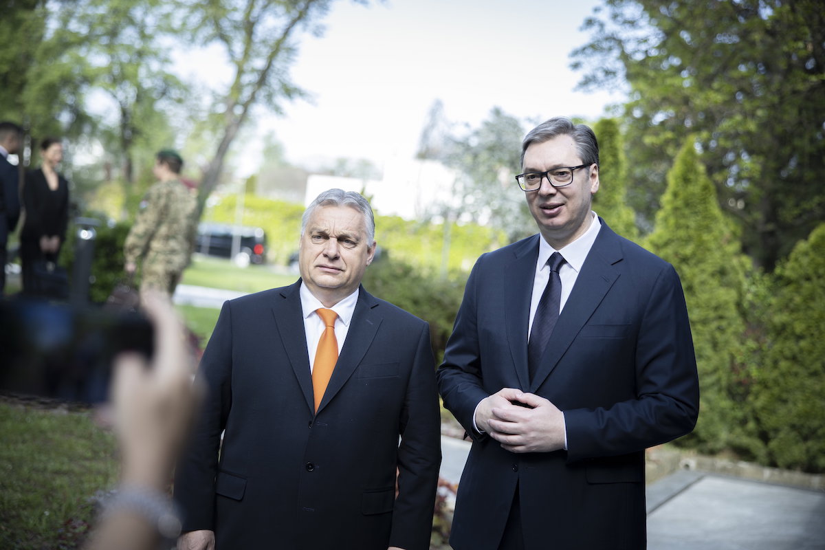 Váratlanul lemondott Orbán Viktor szövetségese, már nem Vucic a szerb kormánypárt elnöke