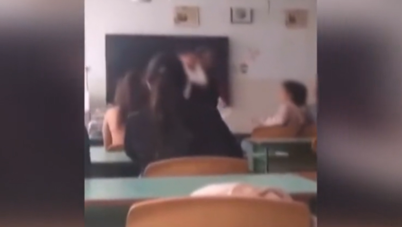 Hajánál fogva rángatta meg diákját egy tanár Borsodban, az esetről egy osztálytárs készített videót